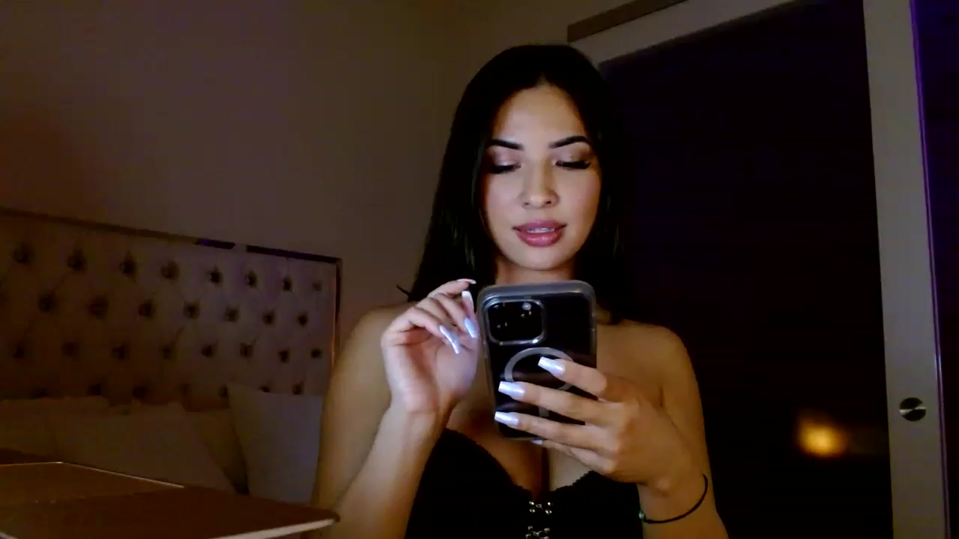 Gallery image thumbnail from Juliana's myfreecams stream on, 12/03/2022, 05:43 image 12 of 20