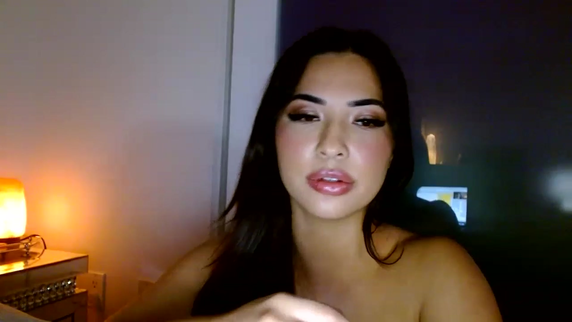 Gallery image thumbnail from Juliana's myfreecams stream on, 12/16/2022, 06:45 image 11 of 20