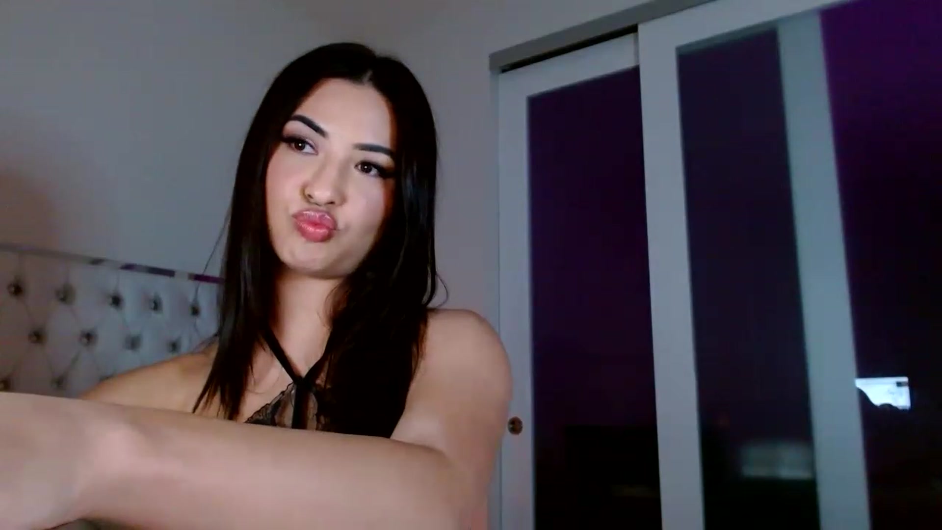 Gallery image thumbnail from Juliana's myfreecams stream on, 12/27/2022, 05:39 image 15 of 20