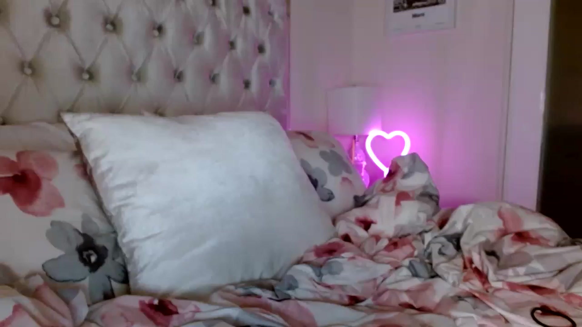 Gallery image thumbnail from Juliana's myfreecams stream on, 04/05/2023, 05:00 image 1 of 20
