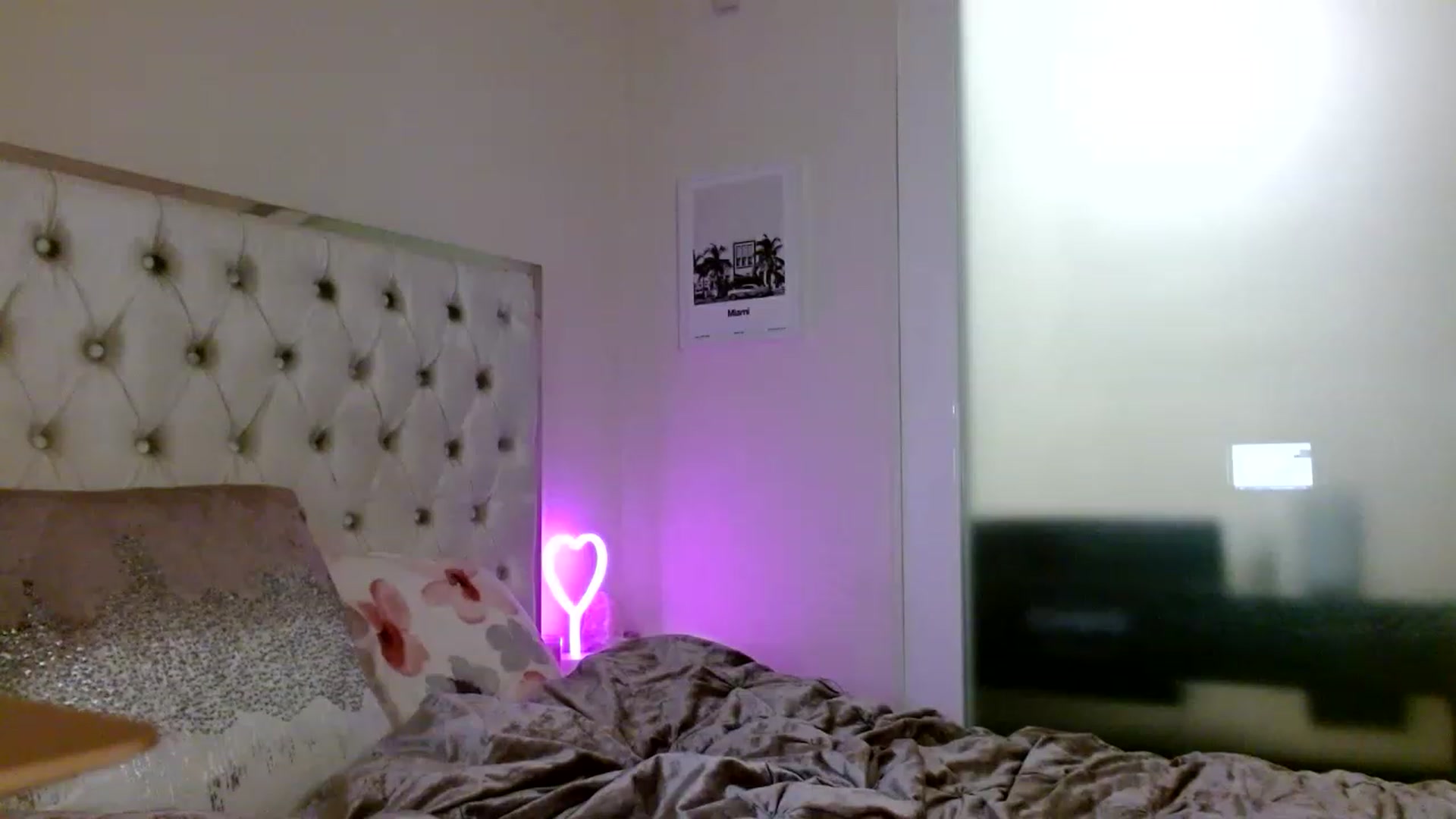 Gallery image thumbnail from Juliana's myfreecams stream on, 04/27/2023, 03:54 image 3 of 20