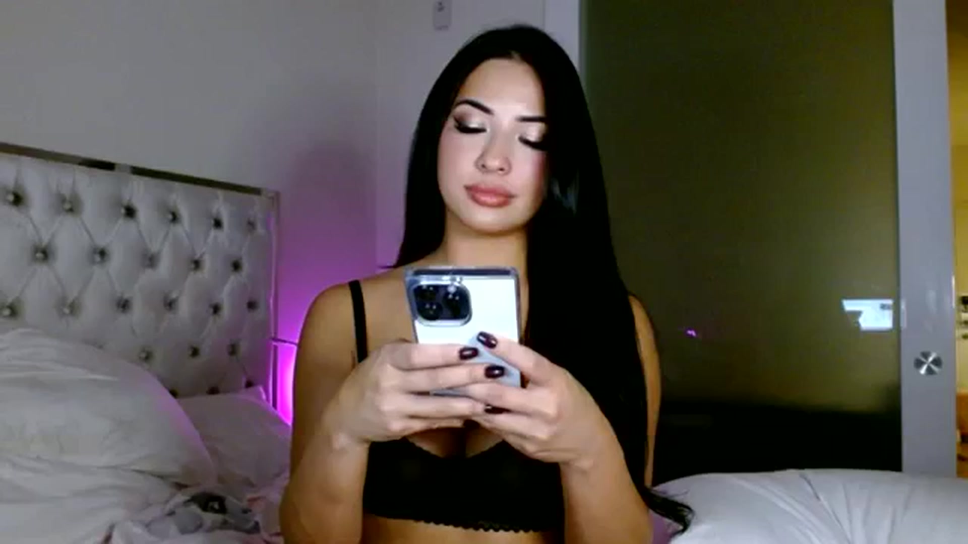 Gallery image thumbnail from Juliana's myfreecams stream on, 10/19/2023, 08:06 image 11 of 20