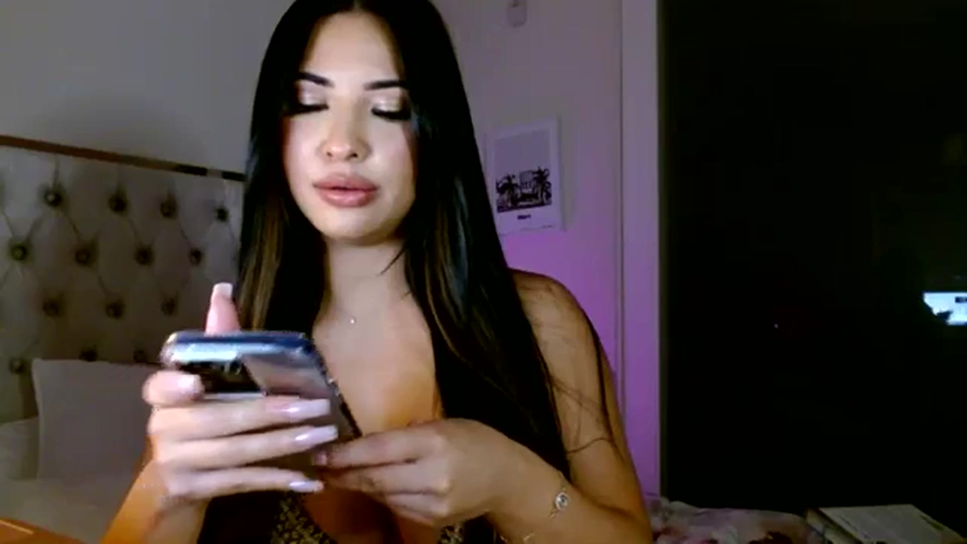 Gallery image thumbnail from Juliana's myfreecams stream on, 11/08/2023, 05:25 image 6 of 20