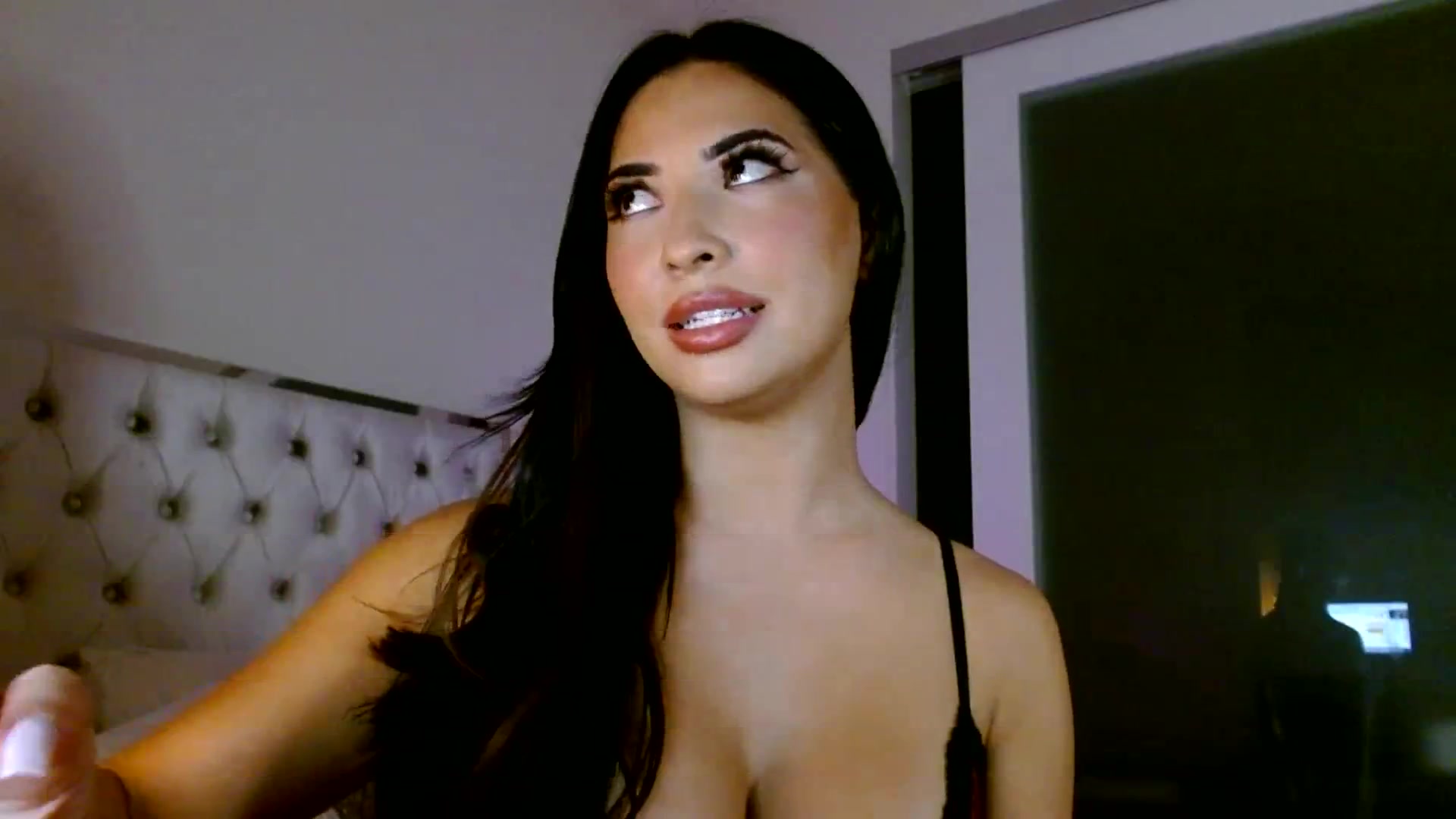 Gallery image thumbnail from Juliana's myfreecams stream on, 11/21/2023, 04:49 image 13 of 20