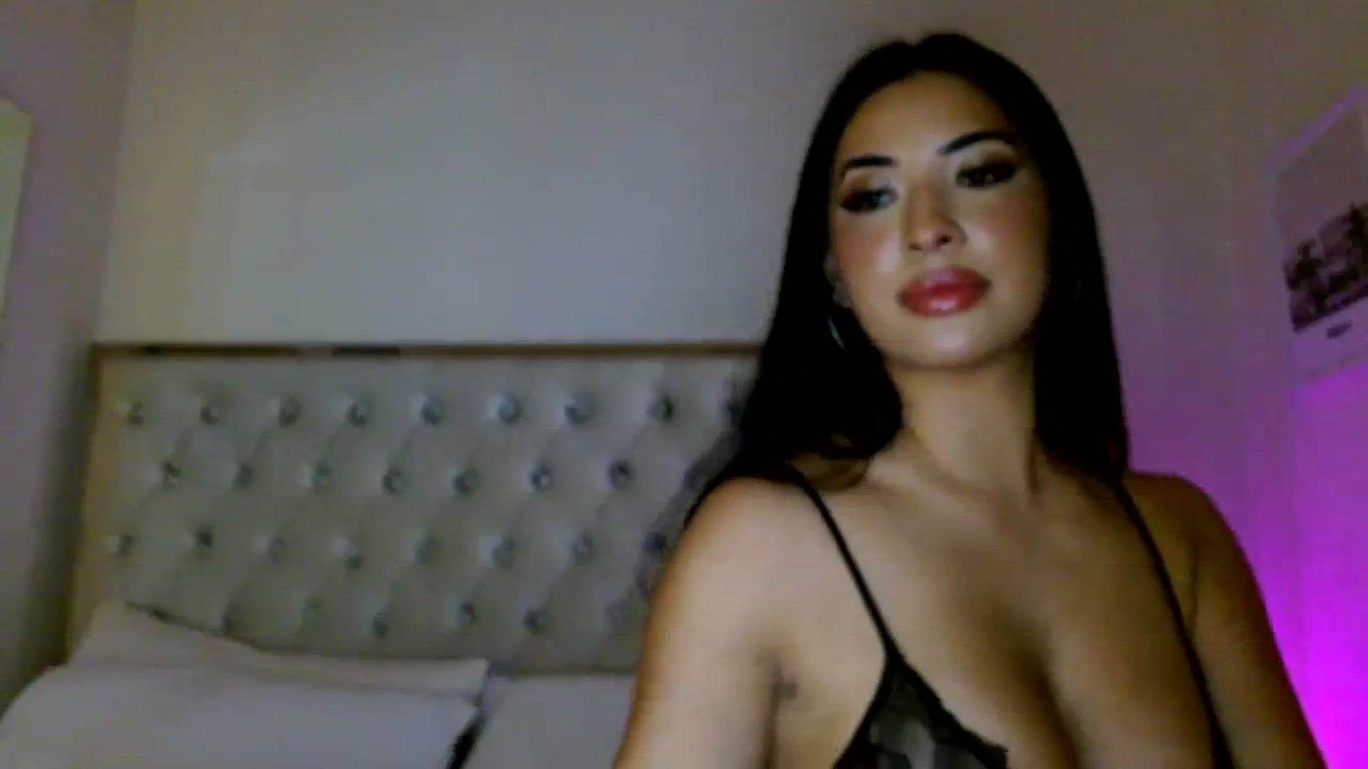 Gallery image thumbnail from Juliana's myfreecams stream on, 12/13/2023, 06:40 image 2 of 20