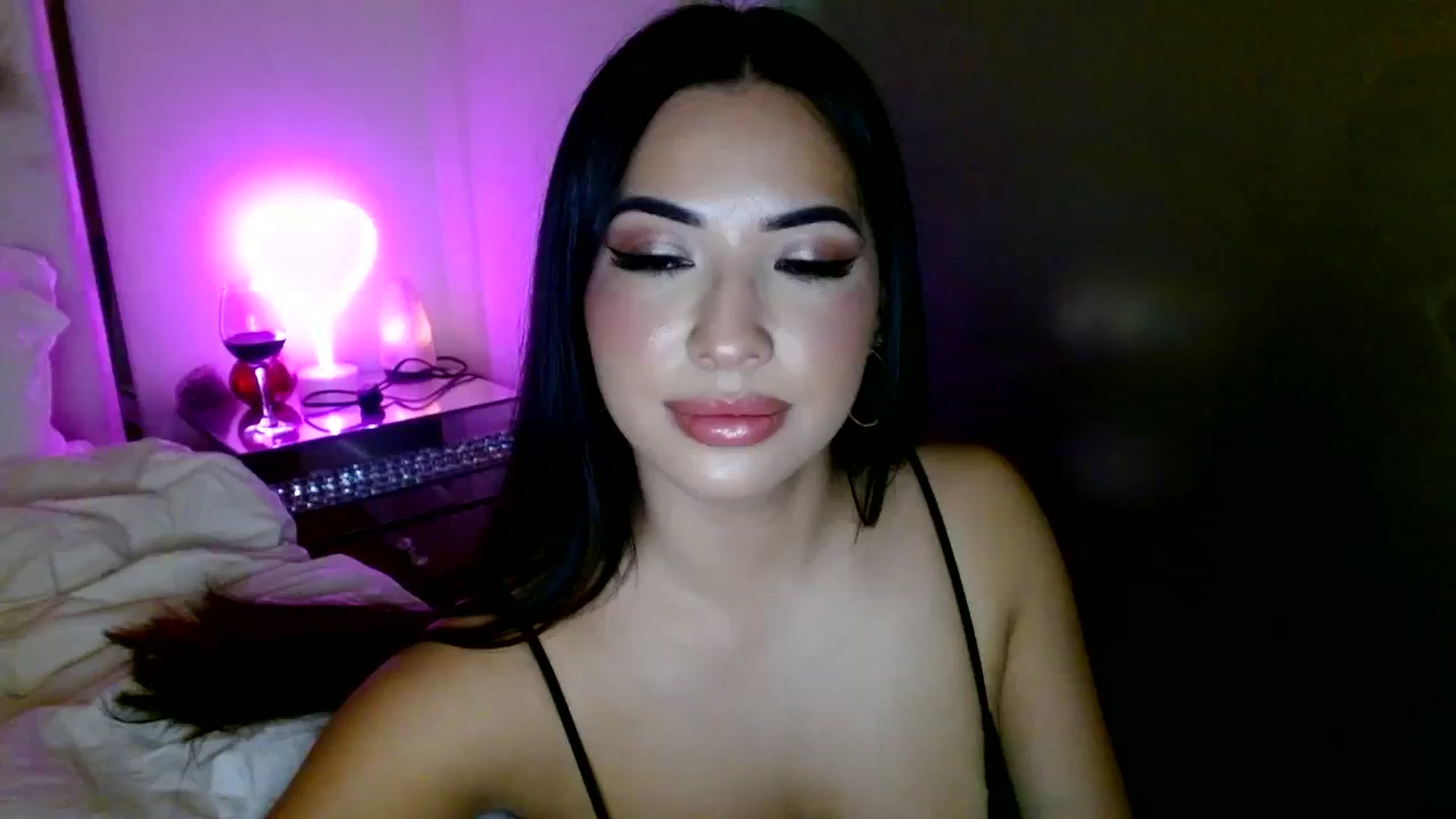 Gallery image thumbnail from Juliana's myfreecams stream on, 12/13/2023, 06:40 image 6 of 20