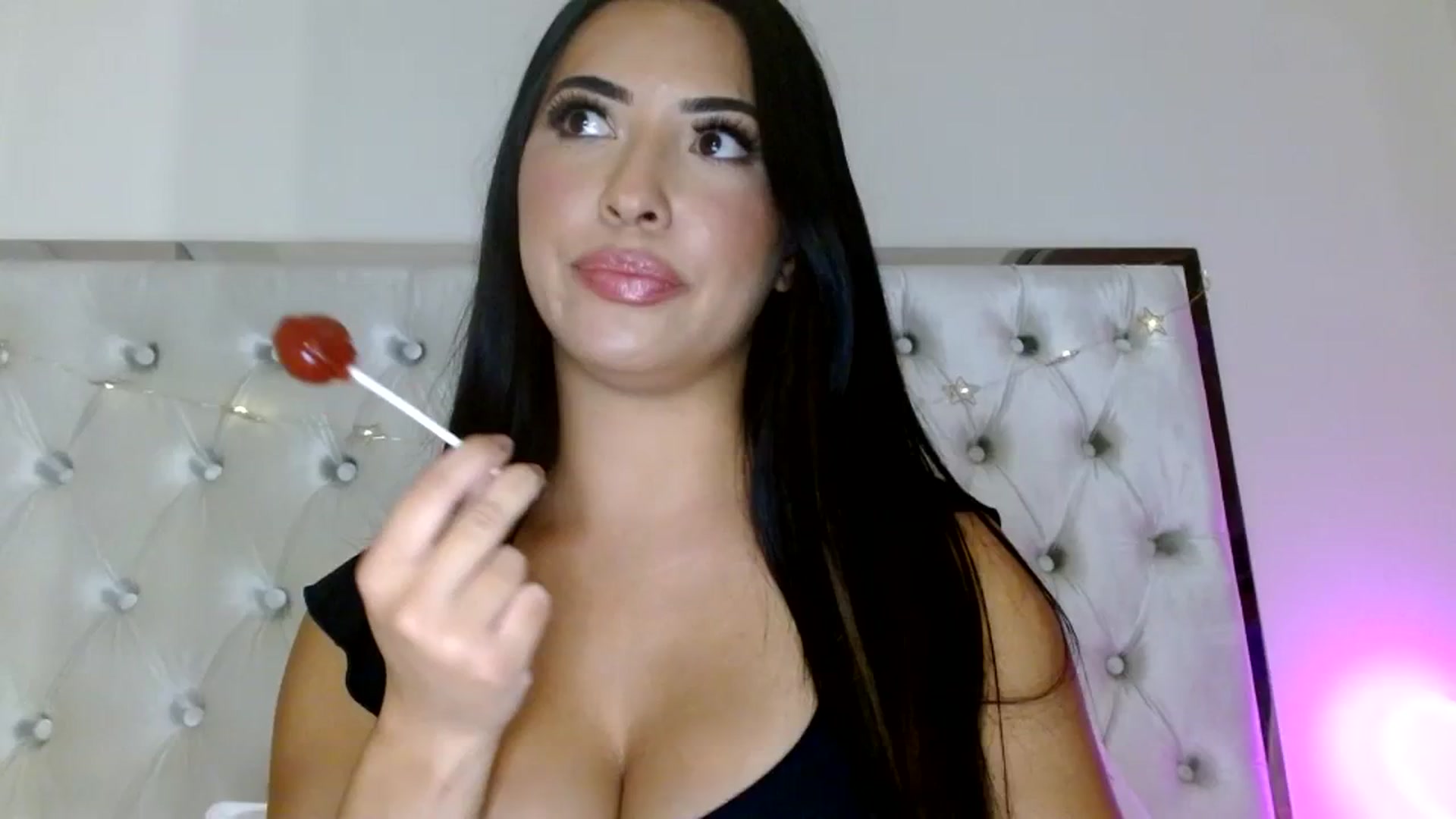 Gallery image thumbnail from Juliana's myfreecams stream on, 01/06/2024, 06:10 image 18 of 20