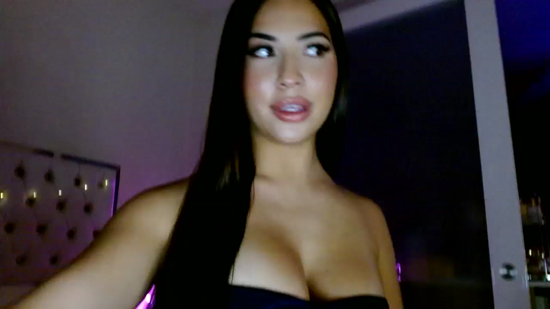 Gallery image thumbnail from Juliana's myfreecams stream on, 01/22/2024, 05:24 image 12 of 20