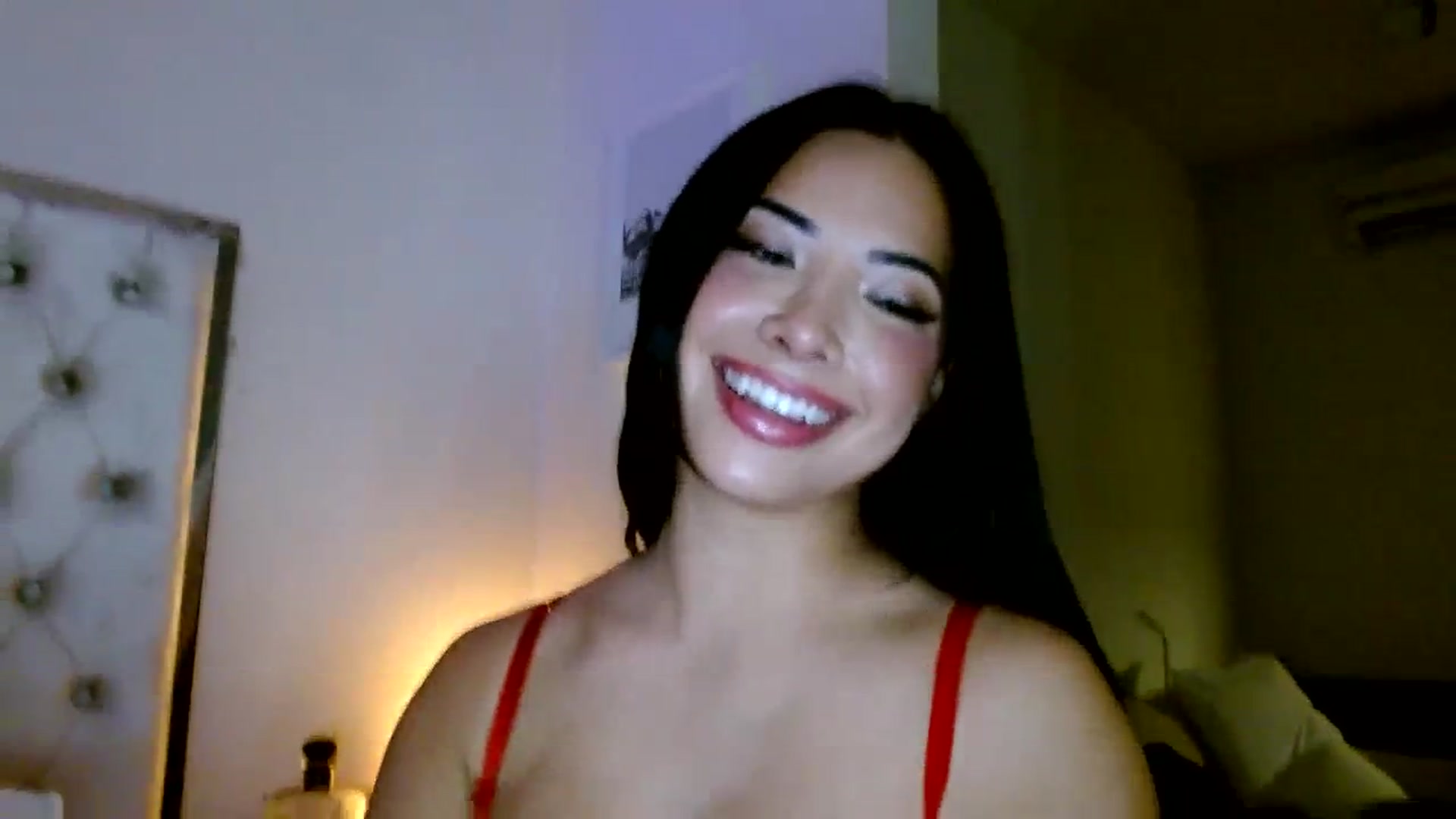 Gallery image thumbnail from Juliana's myfreecams stream on, 03/11/2024, 04:50 image 18 of 20