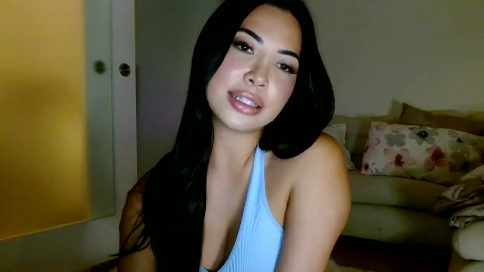 Gallery image thumbnail from Juliana's myfreecams stream on, 05/17/2024, 06:16 image 17 of 20