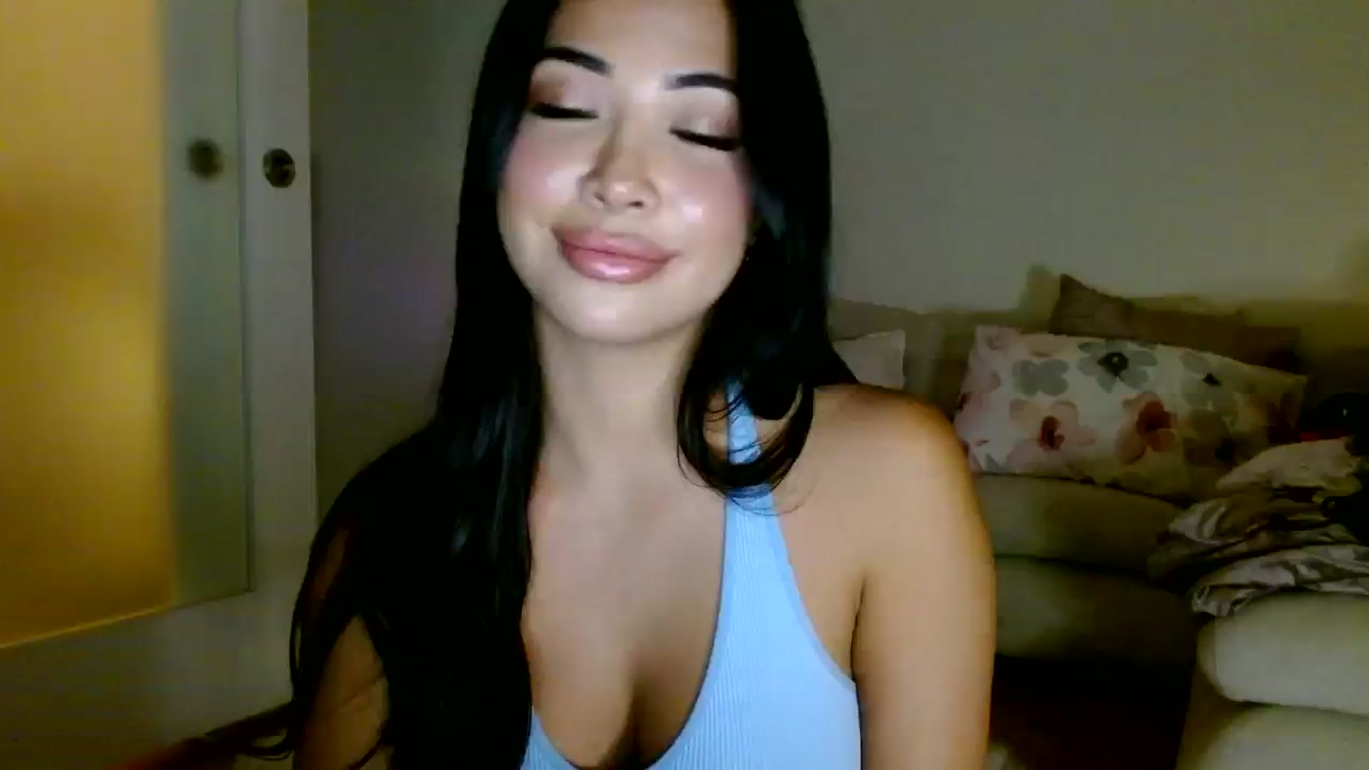 Gallery image thumbnail from Juliana's myfreecams stream on, 05/17/2024, 06:16 image 18 of 20
