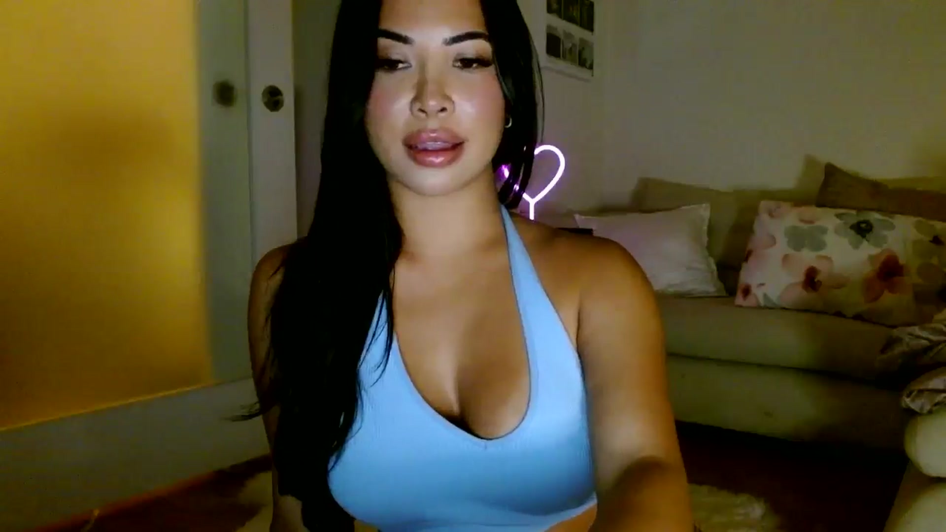 Gallery image thumbnail from Juliana's myfreecams stream on, 05/17/2024, 06:16 image 9 of 20