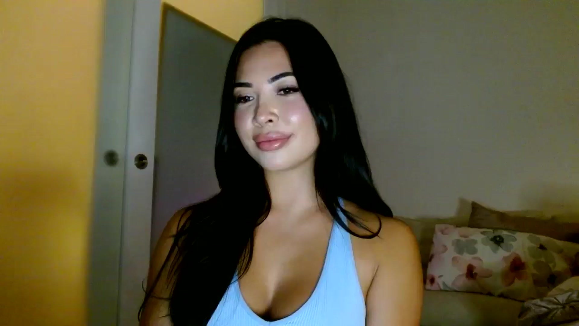 Gallery image thumbnail from Juliana's myfreecams stream on, 05/17/2024, 06:16 image 7 of 20