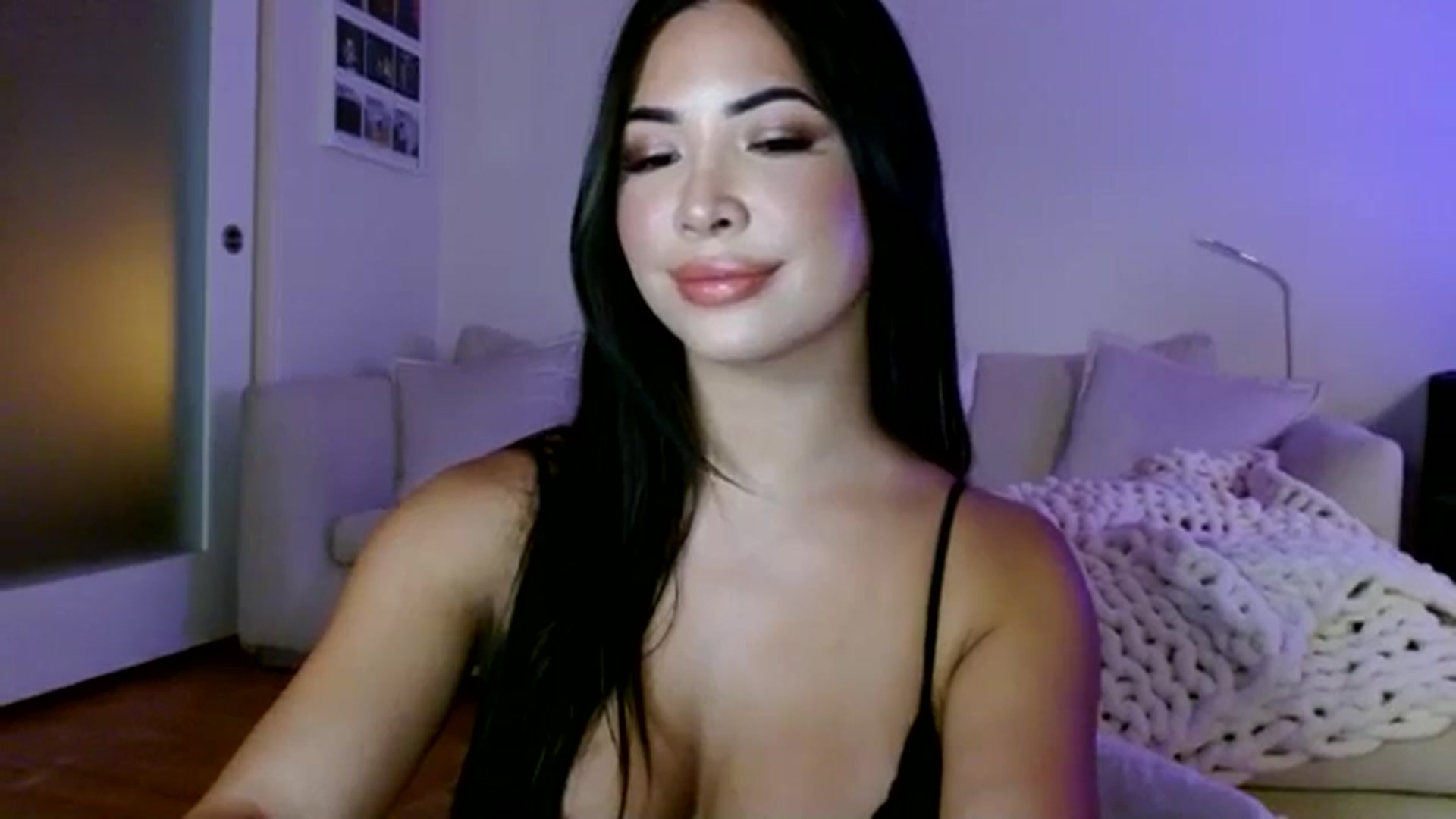 Gallery image thumbnail from Juliana's myfreecams stream on, 07/15/2024, 04:34 image 10 of 20
