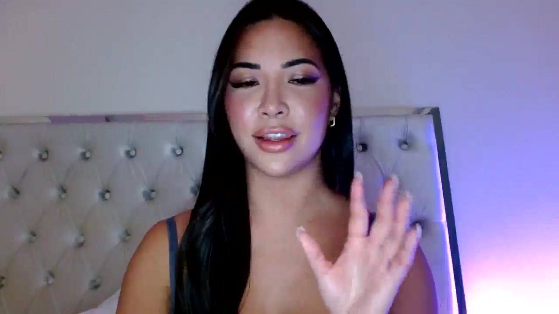 Gallery image thumbnail from Juliana's myfreecams stream on, 08/22/2024, 04:34 image 11 of 20
