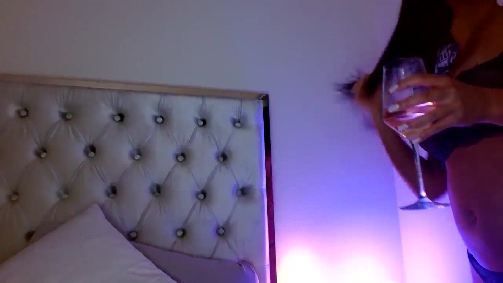 Gallery image thumbnail from Juliana's myfreecams stream on, 08/22/2024, 04:34 image 5 of 20