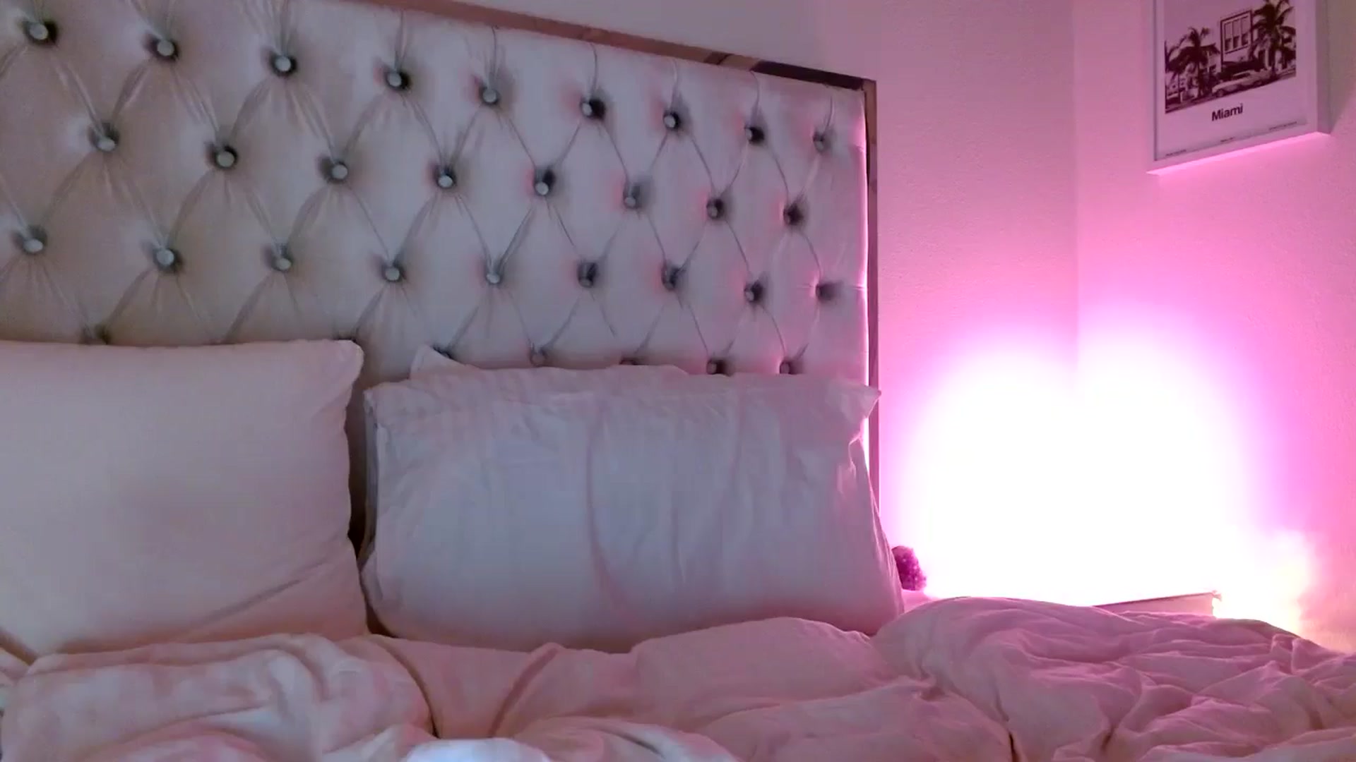 Gallery image thumbnail from Juliana's myfreecams stream on, 01/07/2025, 05:33 image 5 of 20