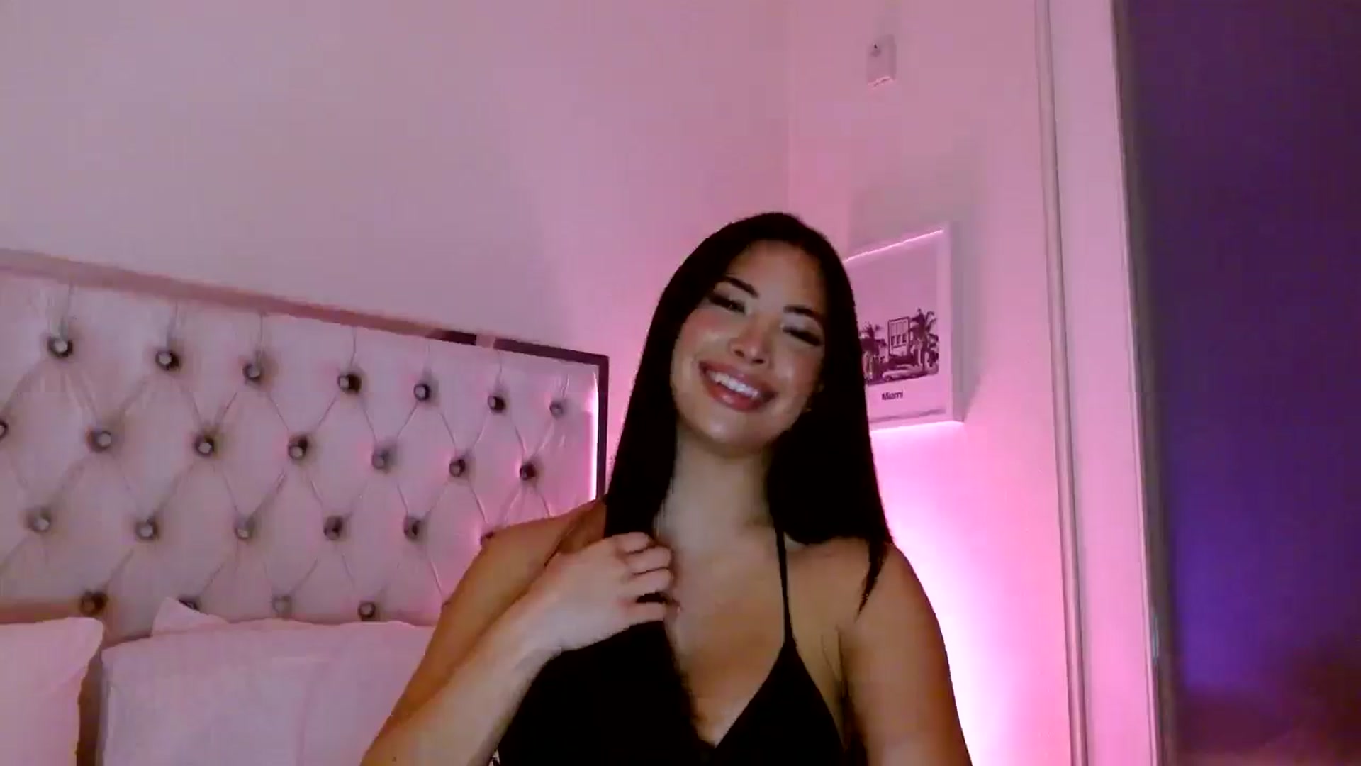 Gallery image thumbnail from Juliana's myfreecams stream on, 01/07/2025, 05:33 image 2 of 20