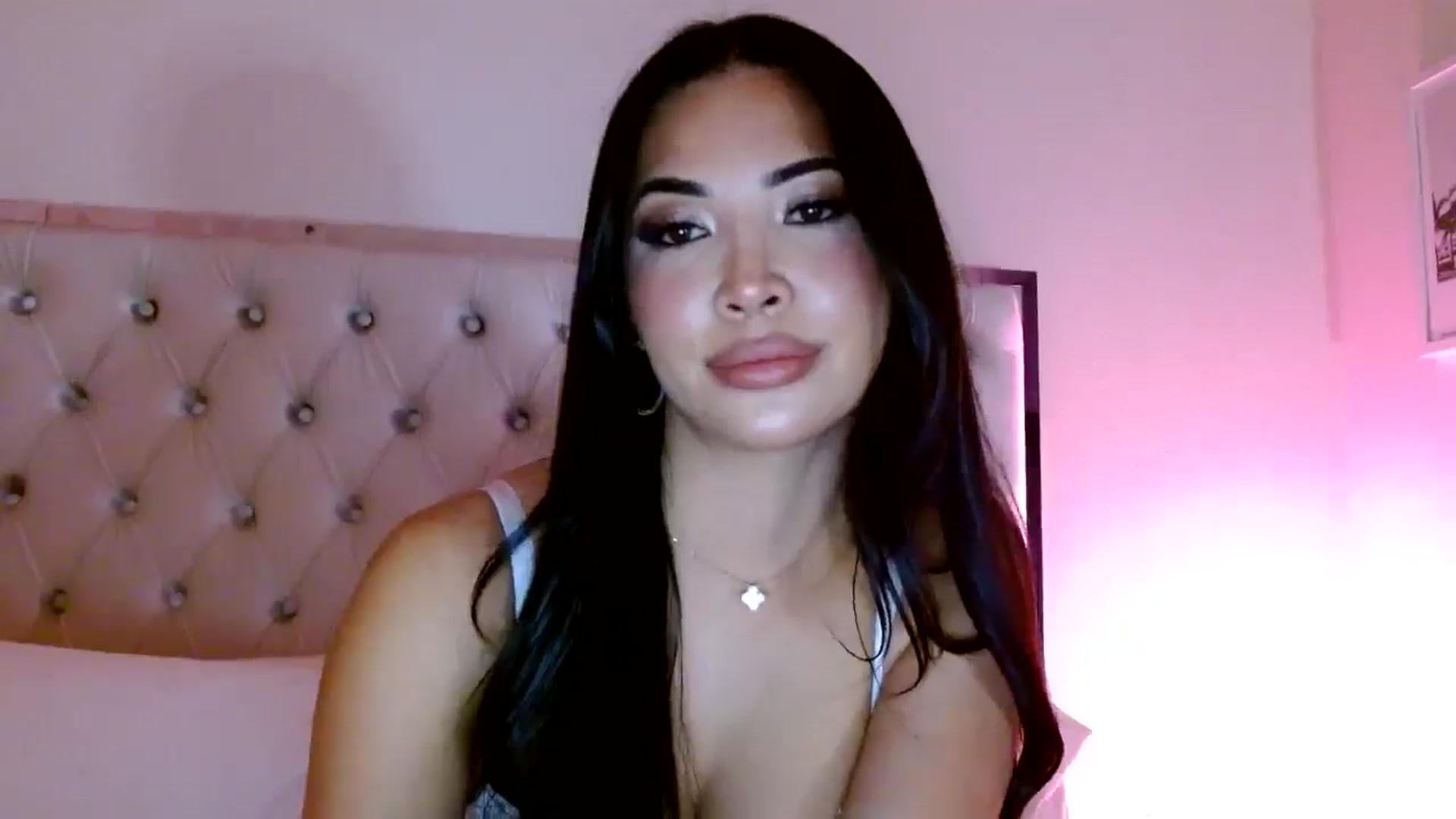 Gallery image thumbnail from Juliana's myfreecams stream on, 01/08/2025, 04:51 image 7 of 20