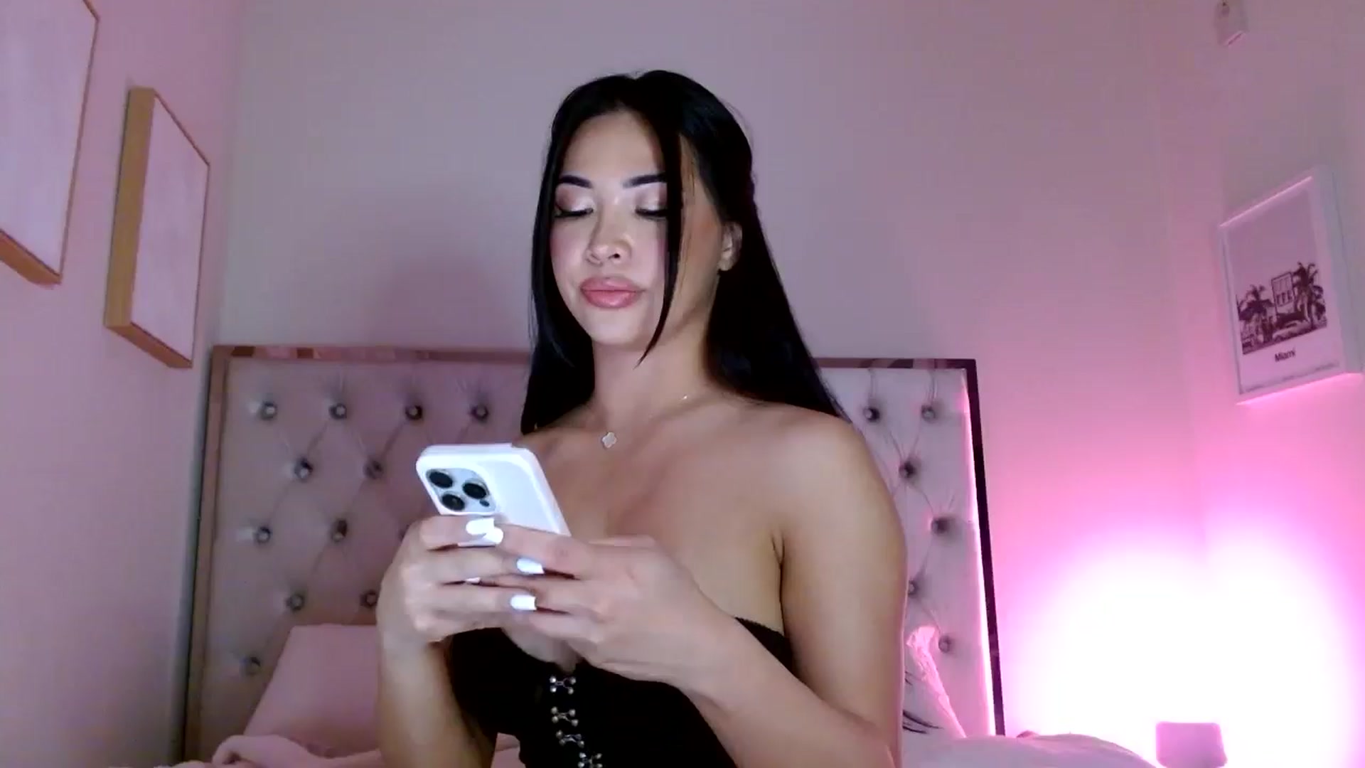 Gallery image thumbnail from Juliana's myfreecams stream on, 03/04/2025, 05:15 image 2 of 20