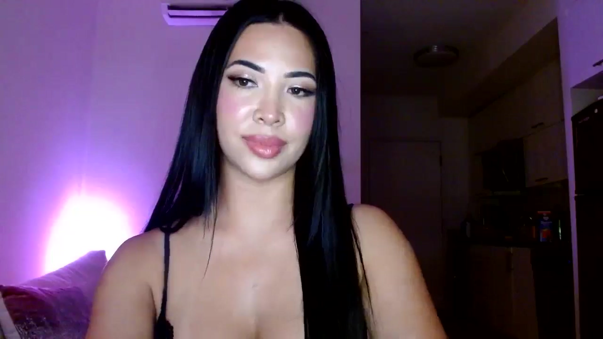 Gallery image thumbnail from Juliana's myfreecams stream on, 03/06/2025, 04:46 image 2 of 20