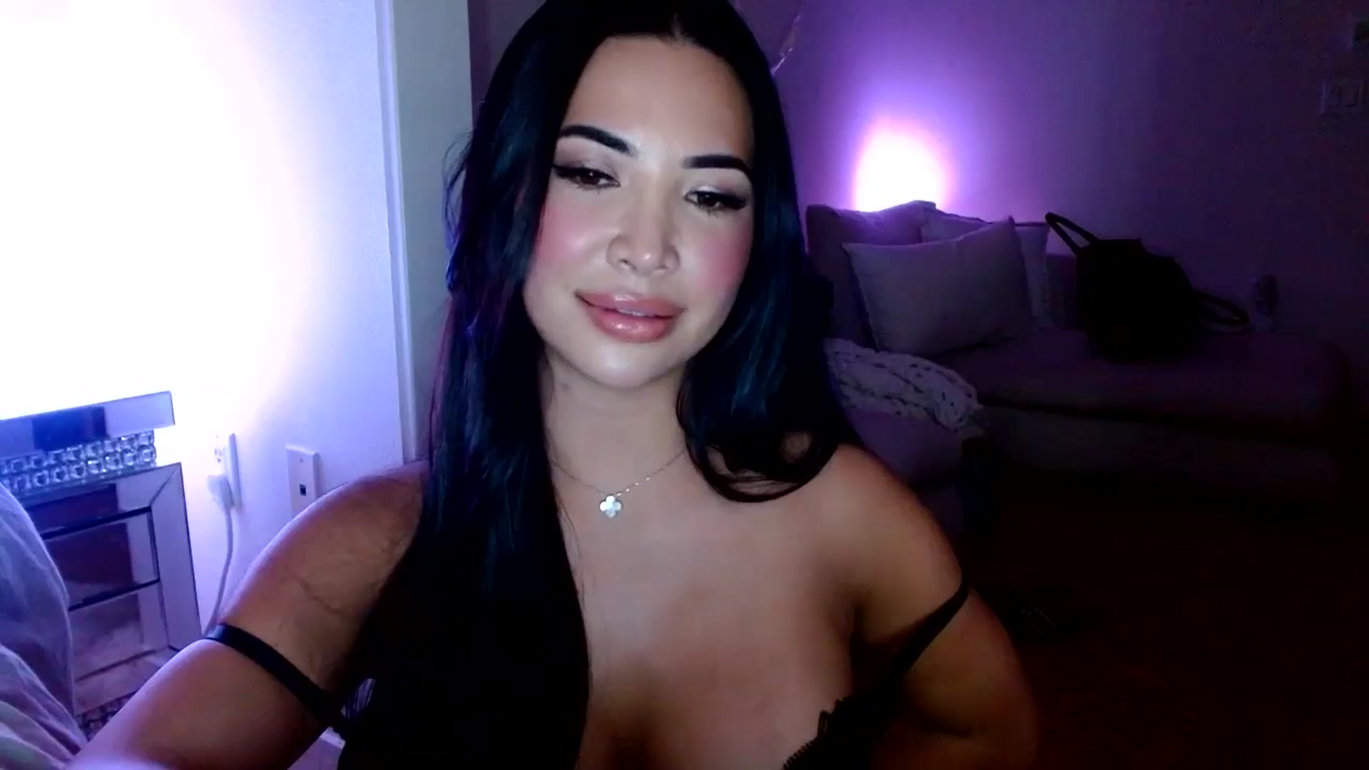 Gallery image thumbnail from Juliana's myfreecams stream on, 03/24/2025, 03:51 image 18 of 20