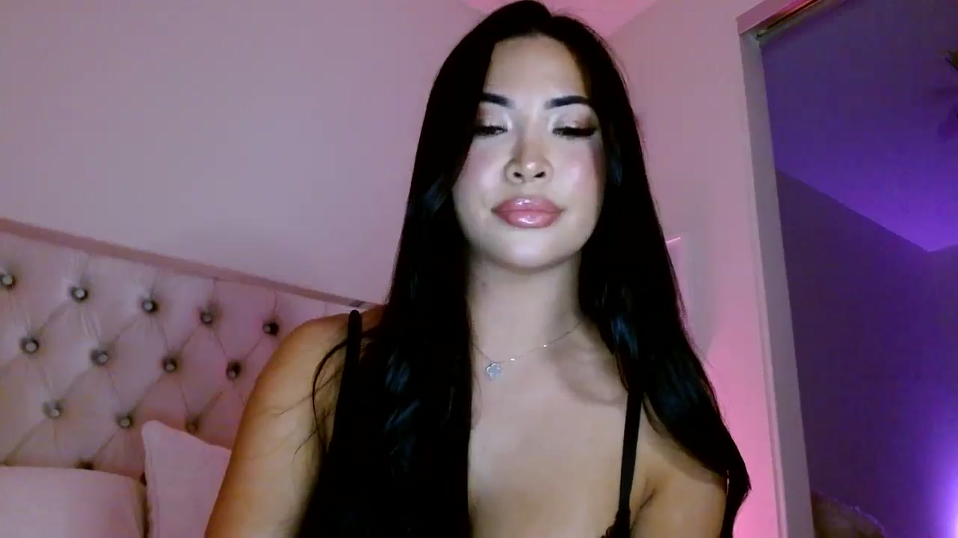 Gallery image thumbnail from Juliana's myfreecams stream on, 03/27/2025, 04:44 image 16 of 20
