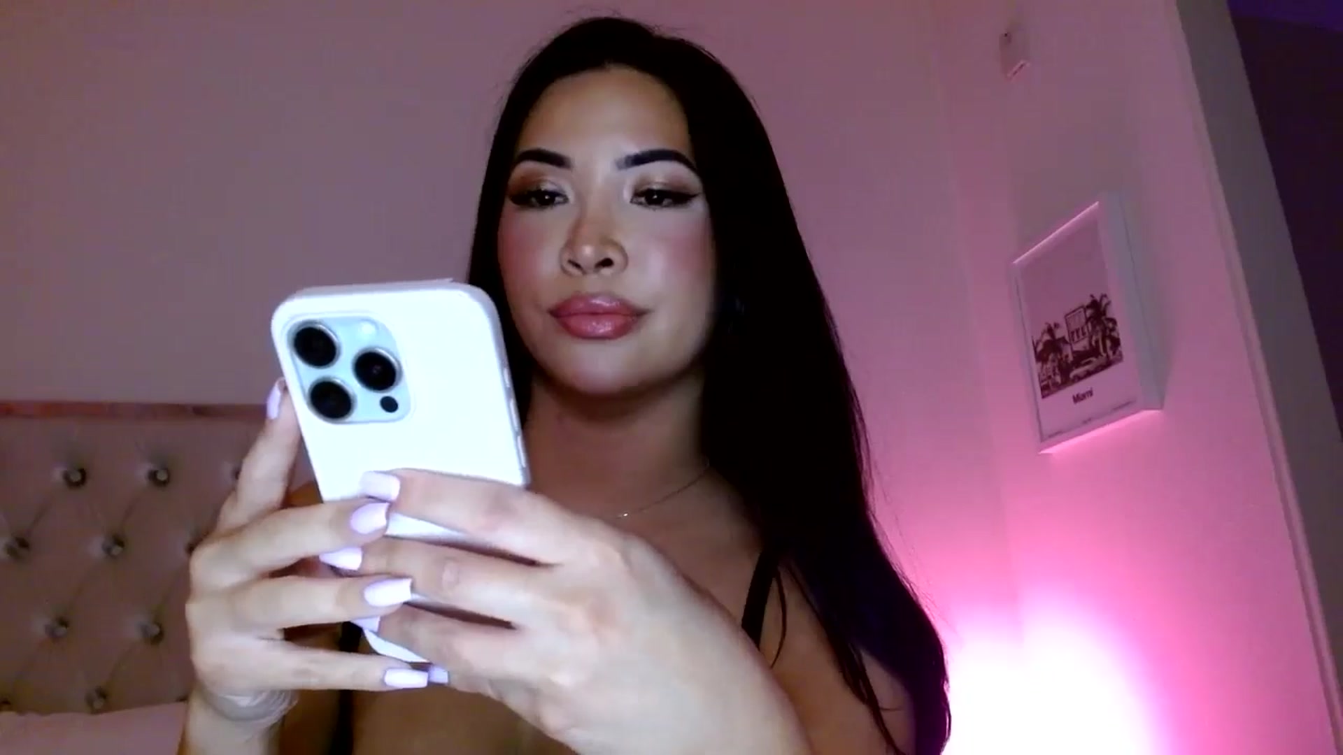 Gallery image thumbnail from Juliana's myfreecams stream on, 03/27/2025, 04:44 image 18 of 20