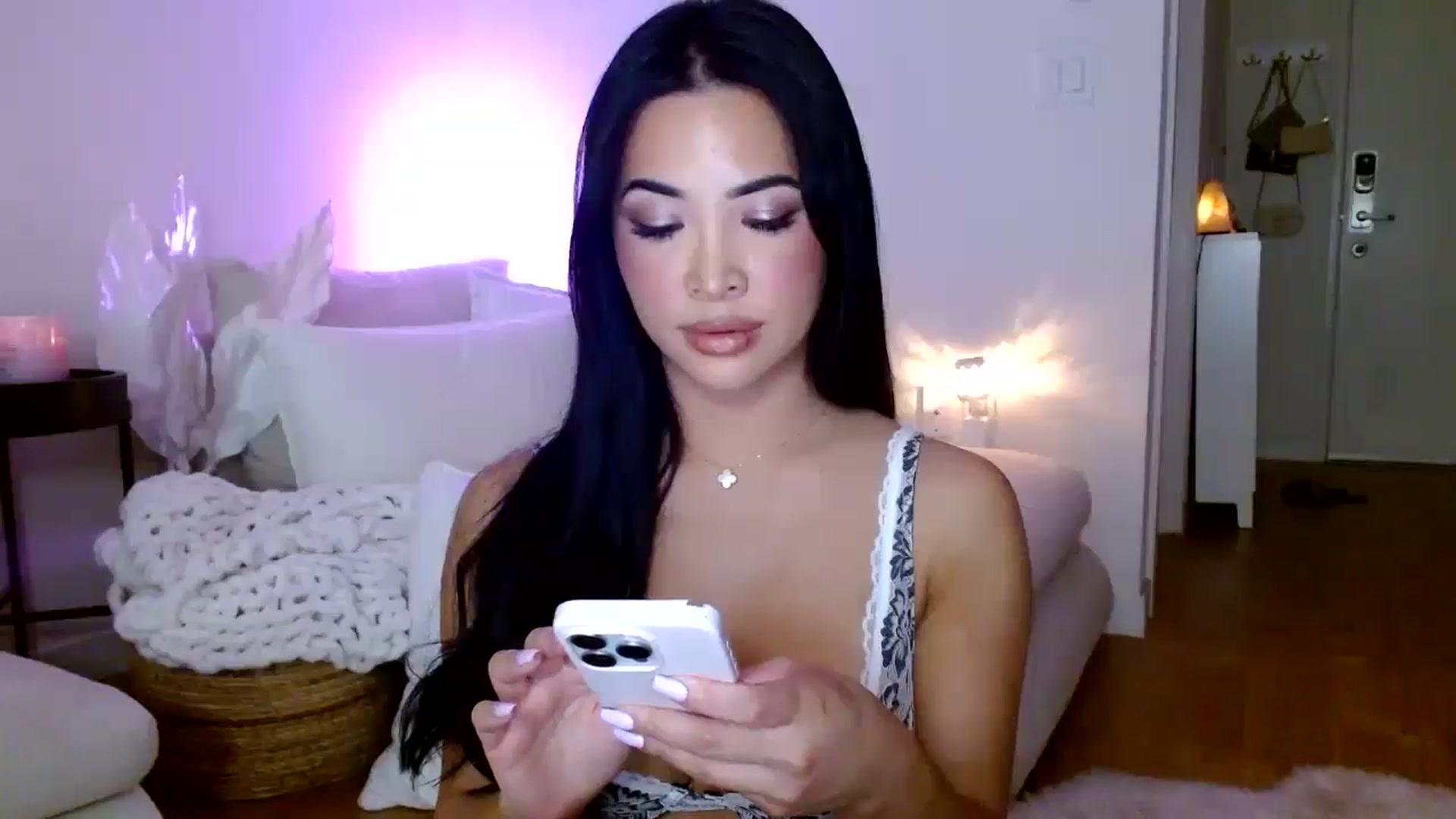 Gallery image thumbnail from Juliana's myfreecams stream on, 03/29/2025, 24:00 image 6 of 20