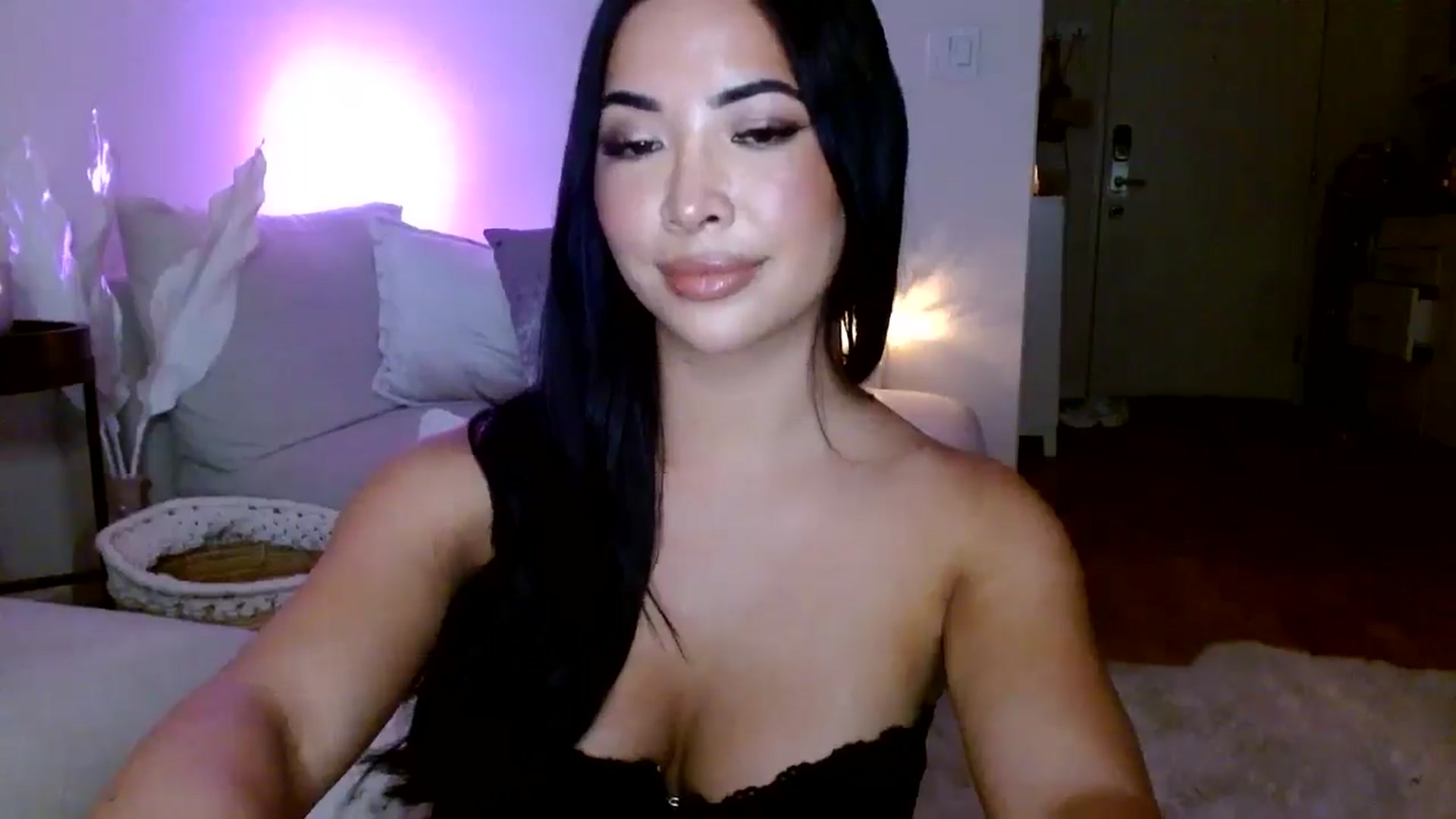 Gallery image thumbnail from Juliana's myfreecams stream on, 03/31/2025, 04:32 image 2 of 20