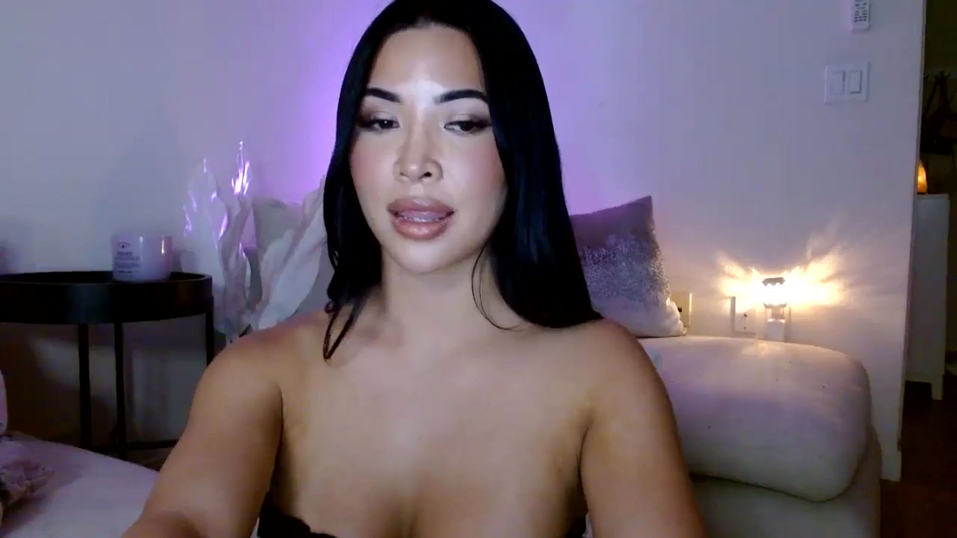 Gallery image thumbnail from Juliana's myfreecams stream on, 03/31/2025, 04:32 image 14 of 20
