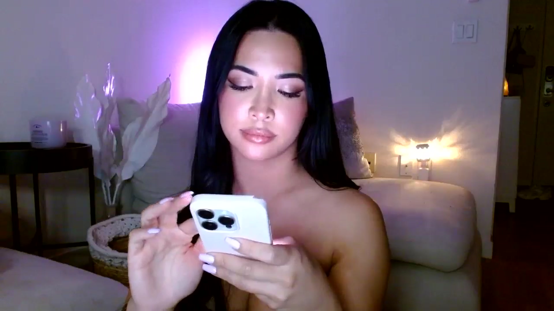 Gallery image thumbnail from Juliana's myfreecams stream on, 03/31/2025, 04:32 image 16 of 20