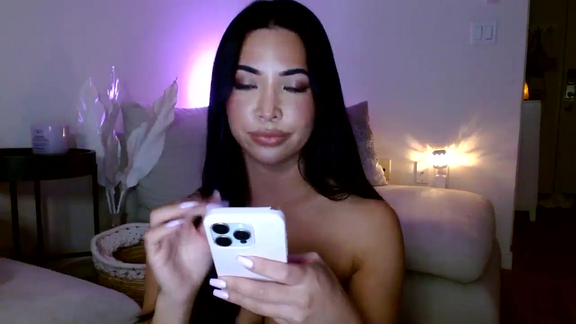 Gallery image thumbnail from Juliana's myfreecams stream on, 03/31/2025, 04:32 image 15 of 20