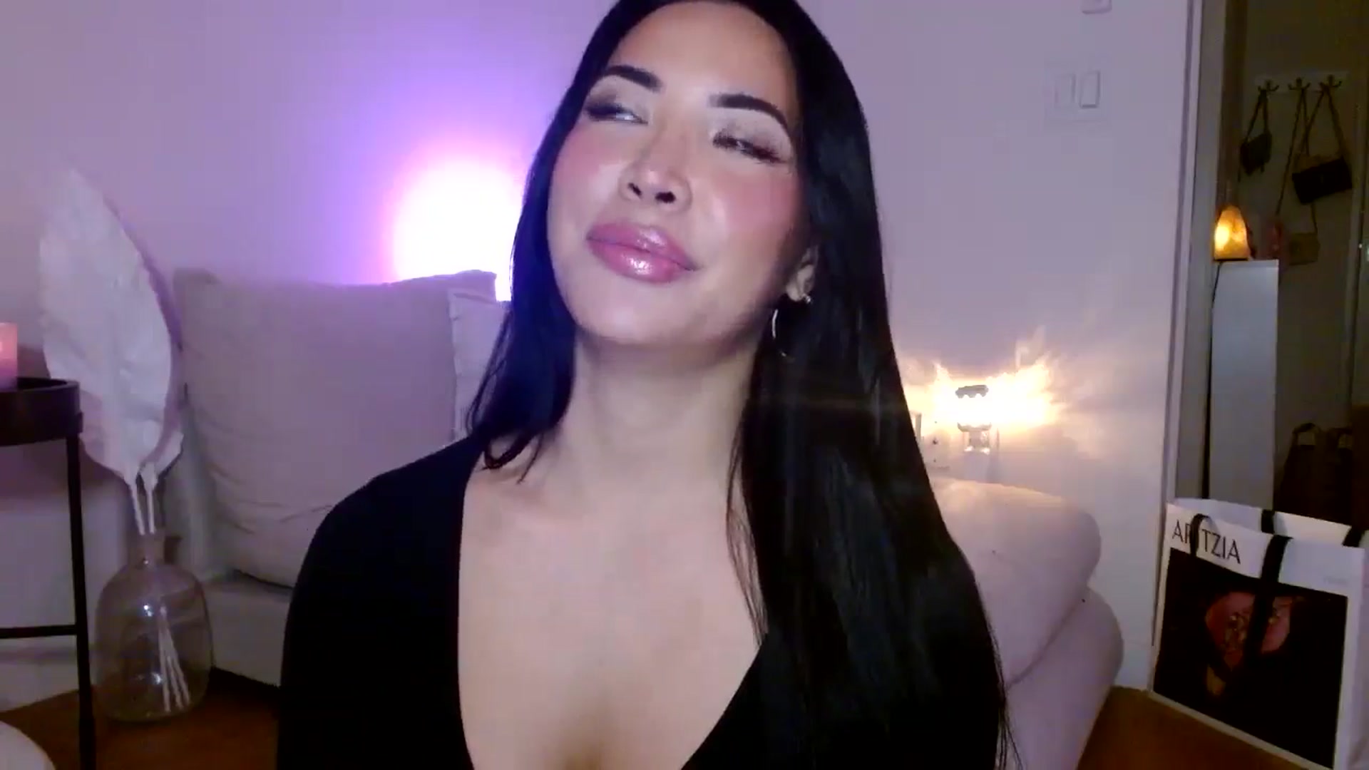 Gallery image thumbnail from Juliana's myfreecams stream on, 04/02/2025, 04:37 image 11 of 20