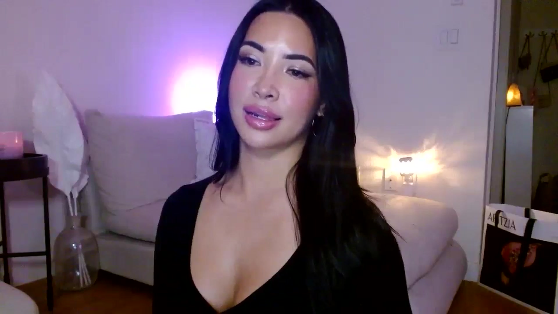 Gallery image thumbnail from Juliana's myfreecams stream on, 04/02/2025, 04:37 image 12 of 20