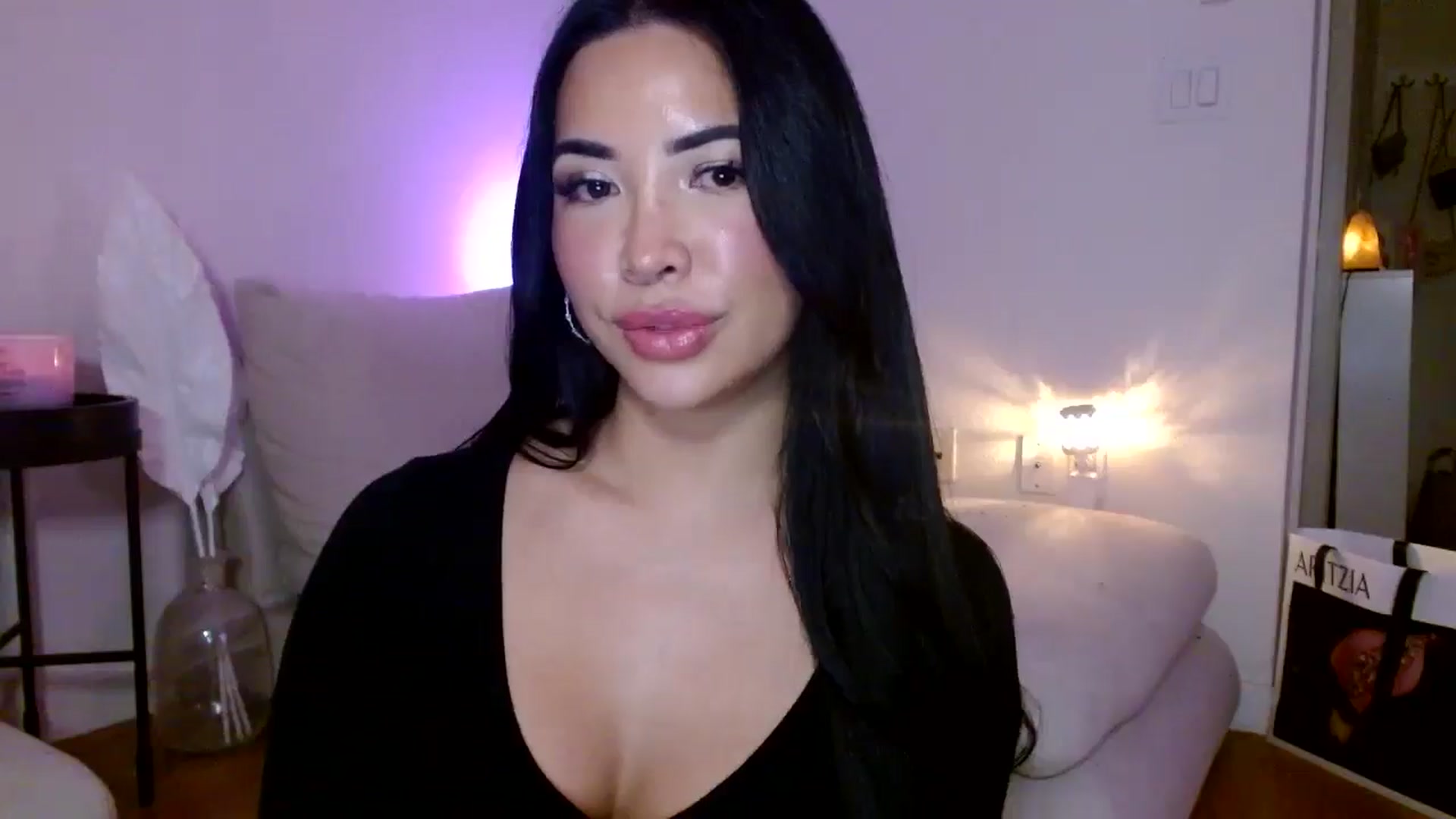 Gallery image thumbnail from Juliana's myfreecams stream on, 04/02/2025, 04:37 image 15 of 20