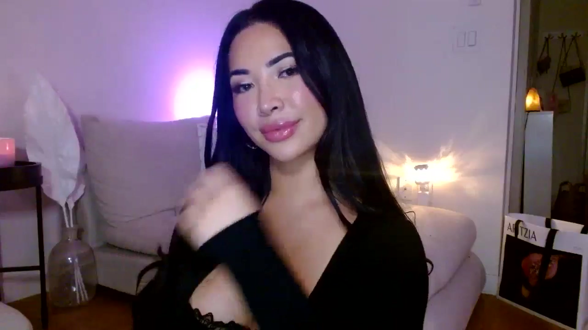 Gallery image thumbnail from Juliana's myfreecams stream on, 04/02/2025, 04:37 image 8 of 20