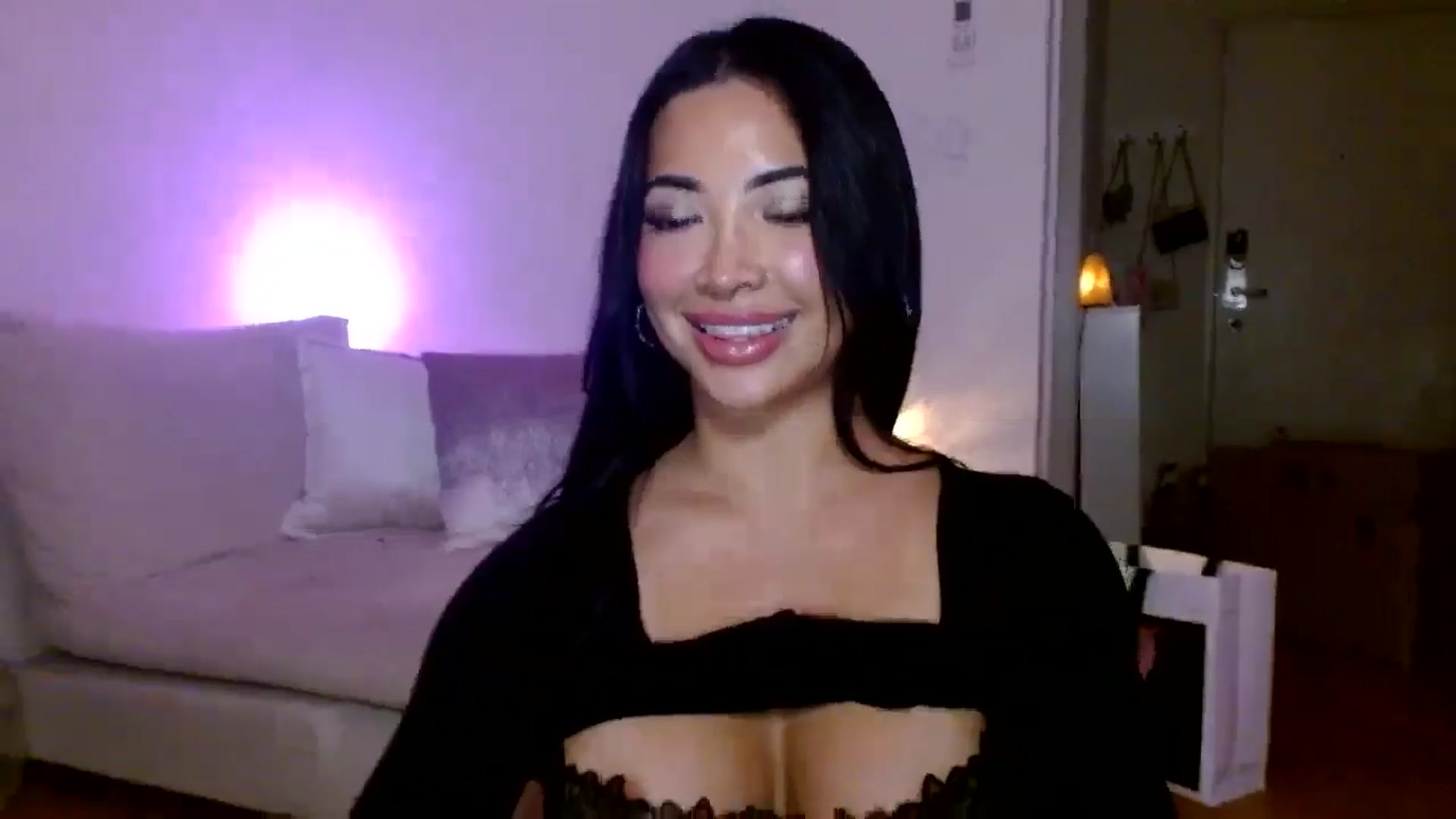 Gallery image thumbnail from Juliana's myfreecams stream on, 04/02/2025, 04:37 image 5 of 20