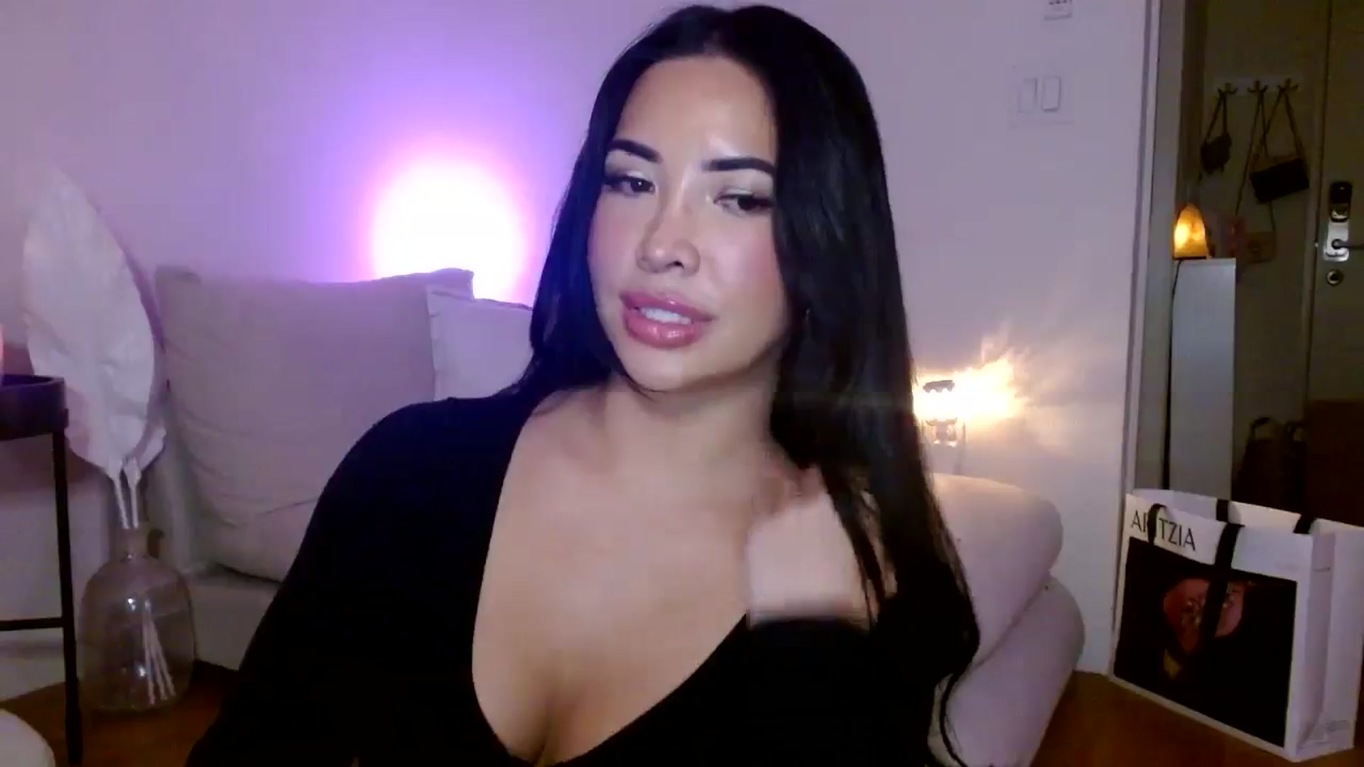 Gallery image thumbnail from Juliana's myfreecams stream on, 04/02/2025, 04:37 image 10 of 20