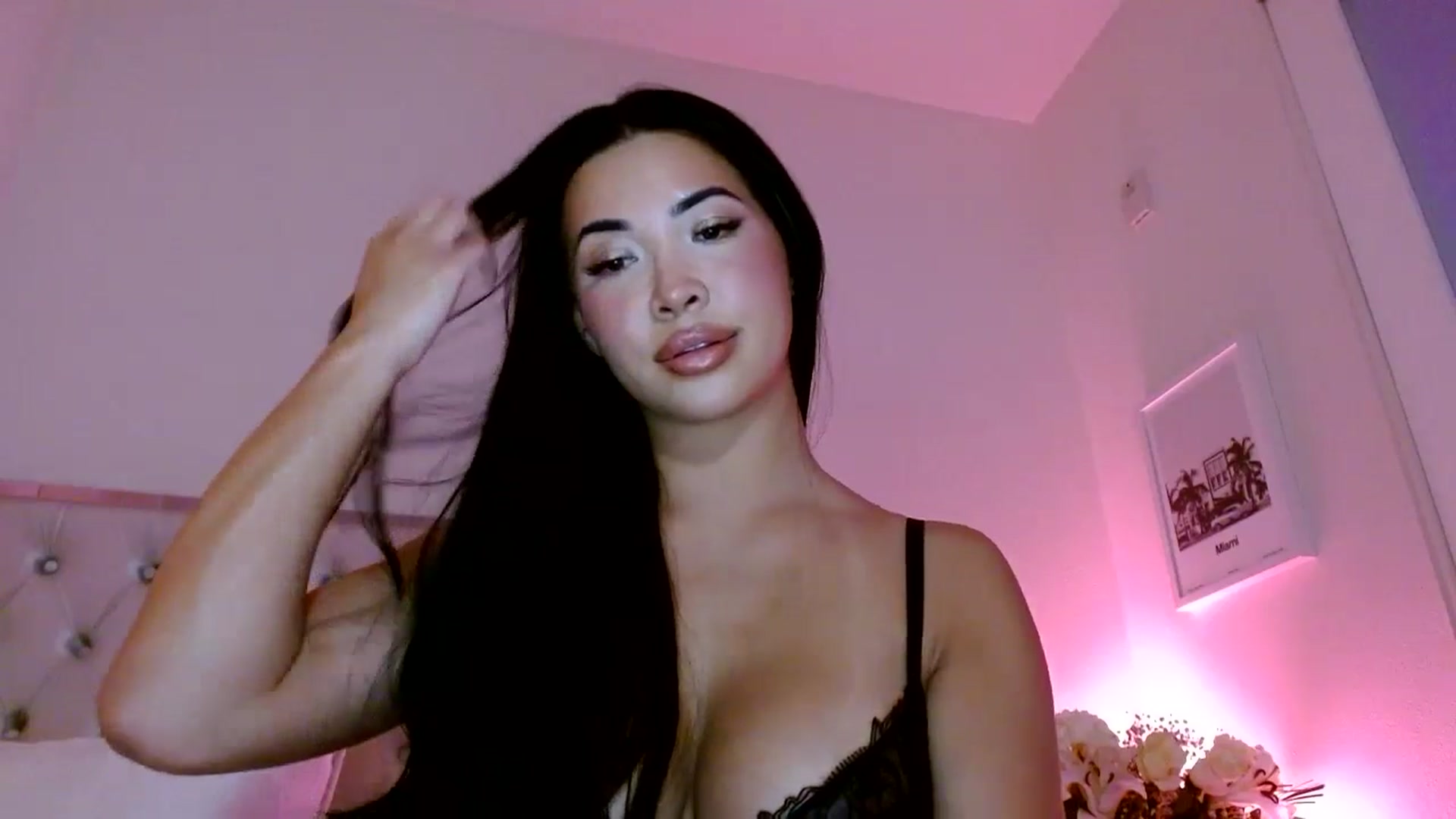 Gallery image thumbnail from Juliana's myfreecams stream on, 04/15/2025, 04:41 image 10 of 20