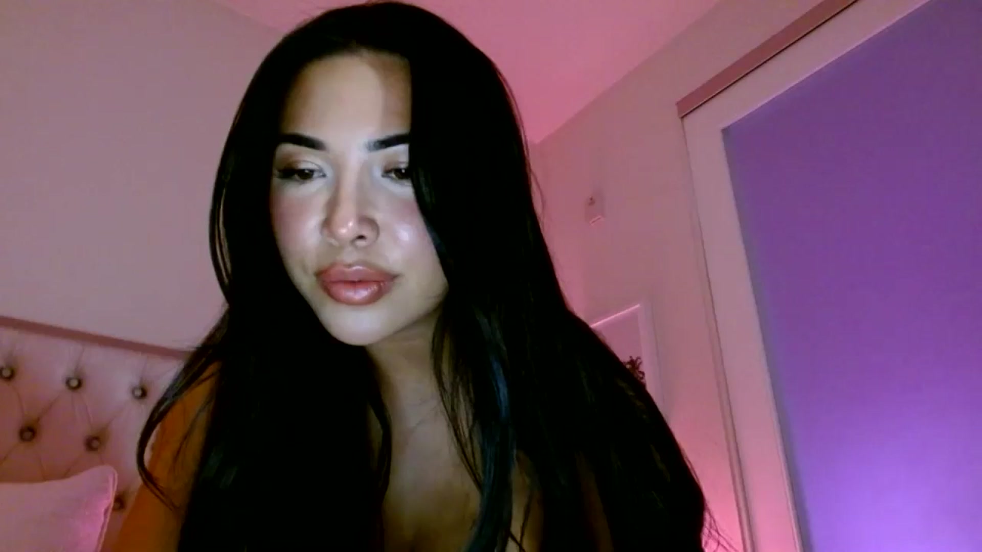 Gallery image thumbnail from Juliana's myfreecams stream on, 04/15/2025, 04:41 image 17 of 20
