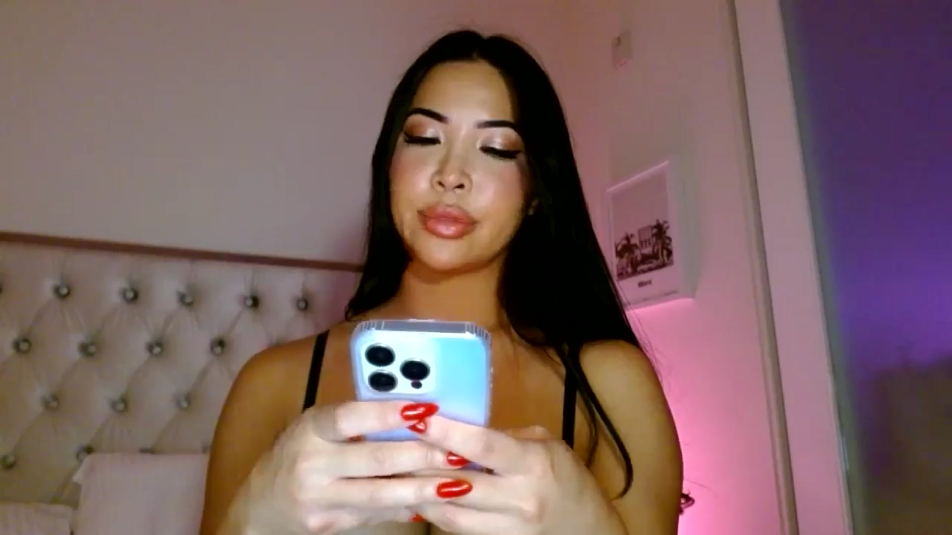 Gallery image thumbnail from Juliana's myfreecams stream on, 05/07/2025, 05:26 image 17 of 20