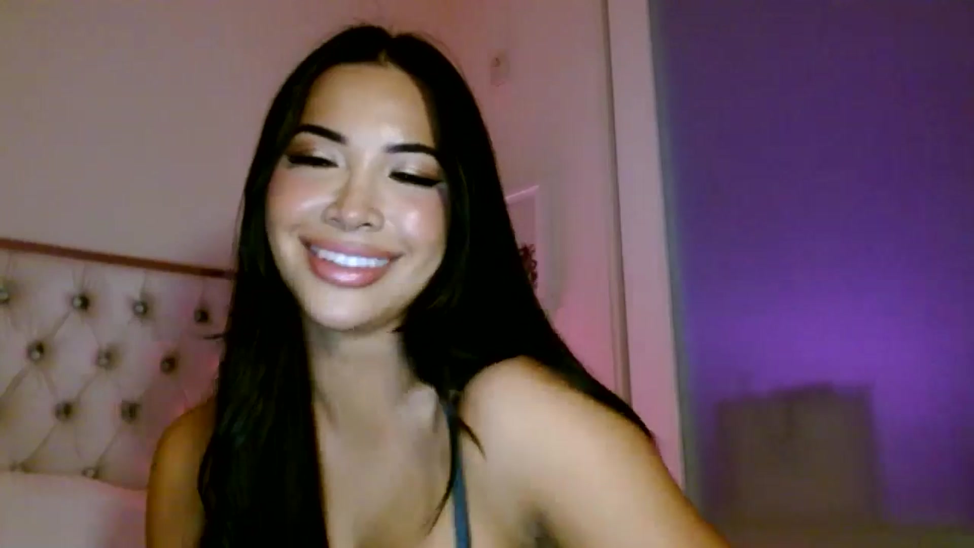 Gallery image thumbnail from Juliana's myfreecams stream on, 05/07/2025, 05:26 image 10 of 20