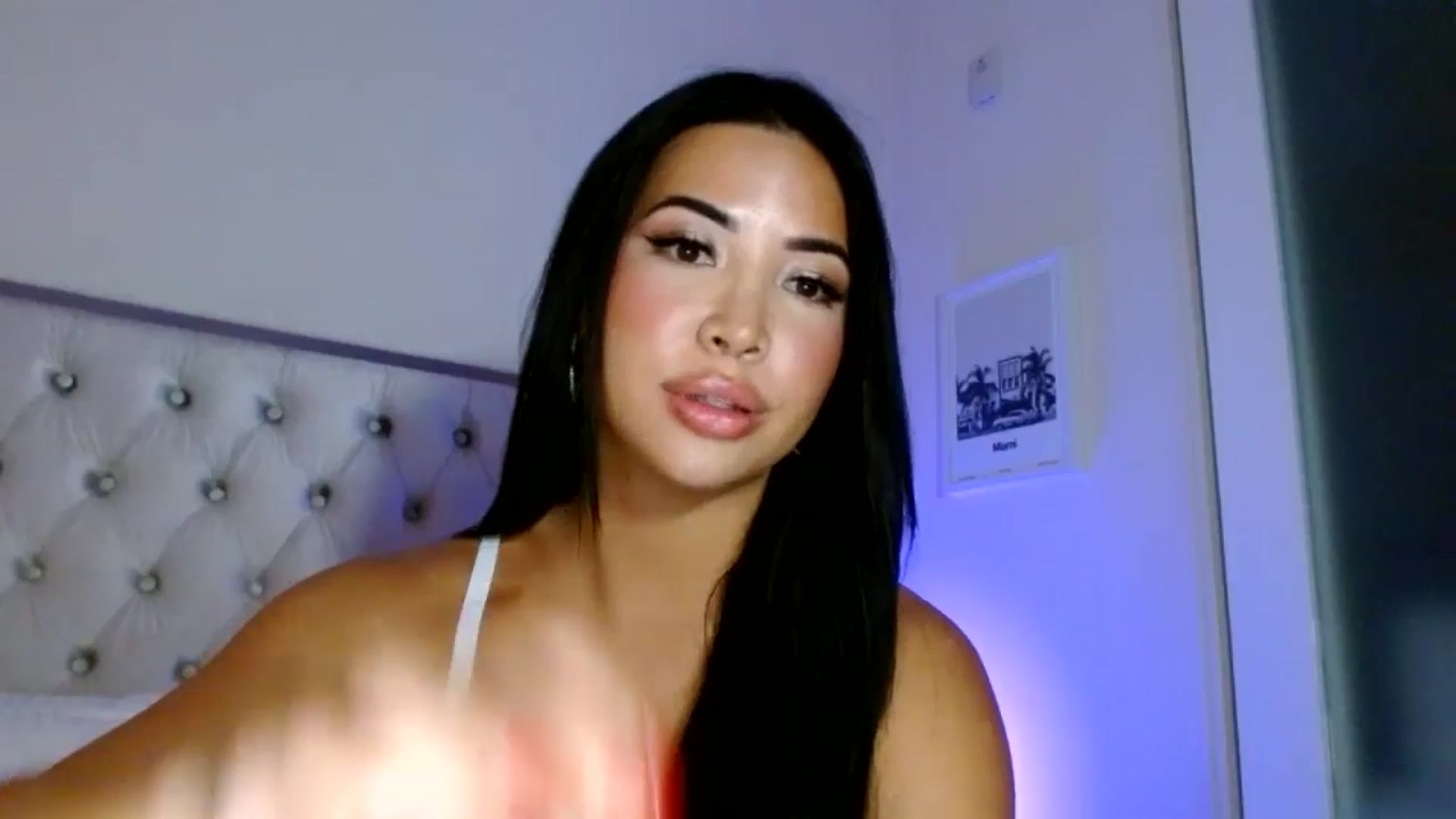 Gallery image thumbnail from Juliana's myfreecams stream on, 05/08/2025, 05:08 image 14 of 20