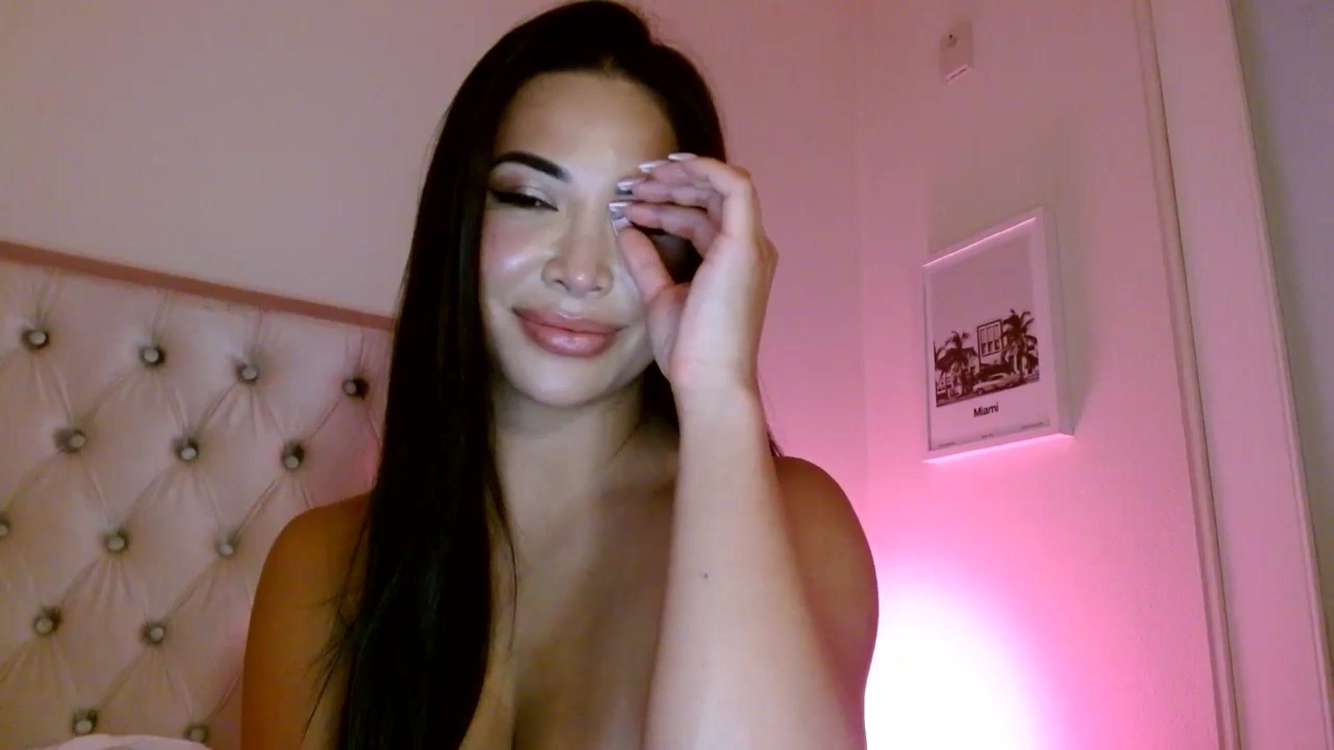 Gallery image thumbnail from Juliana's myfreecams stream on, 06/12/2025, 04:22 image 17 of 20