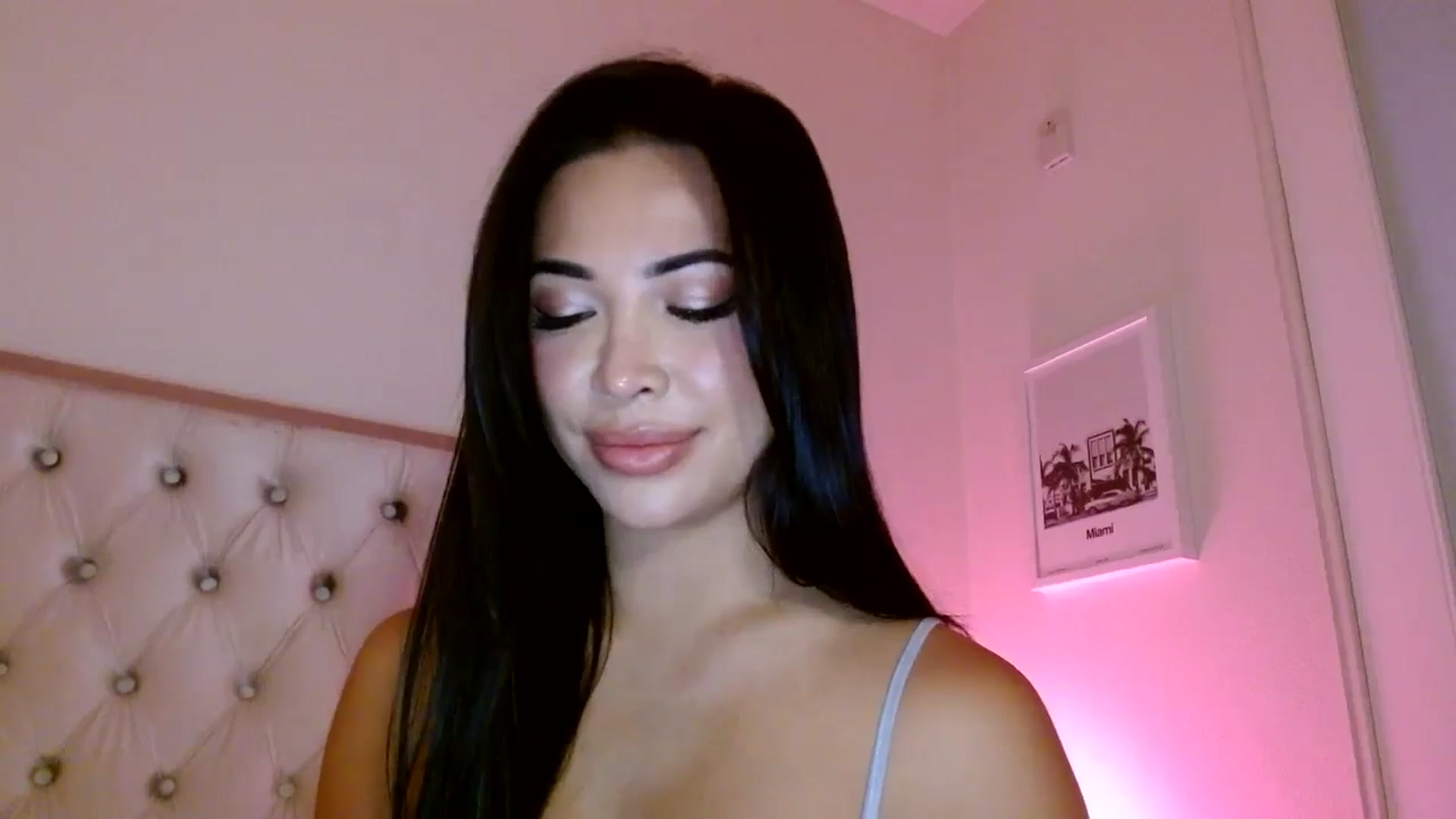 Gallery image thumbnail from Juliana's myfreecams stream on, 06/12/2025, 04:22 image 16 of 20