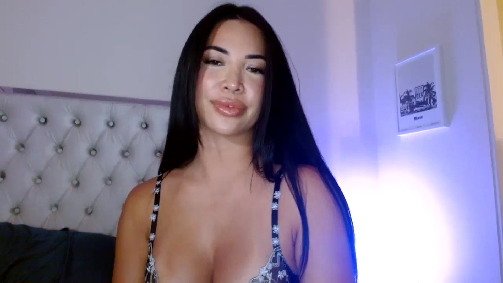 Gallery image thumbnail from Juliana's myfreecams stream on, 07/11/2025, 04:16 image 9 of 20