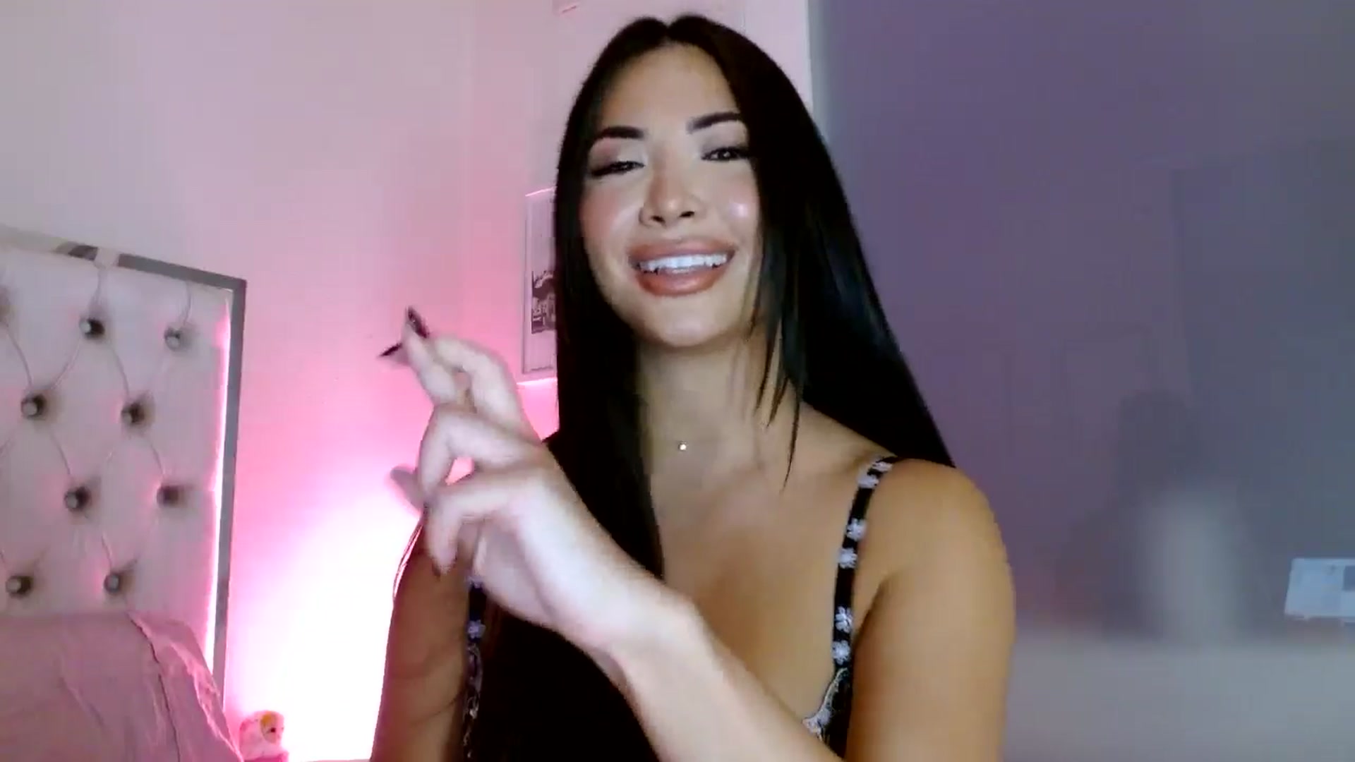 Gallery image thumbnail from Juliana's myfreecams stream on, 09/18/2025, 05:12 image 15 of 20