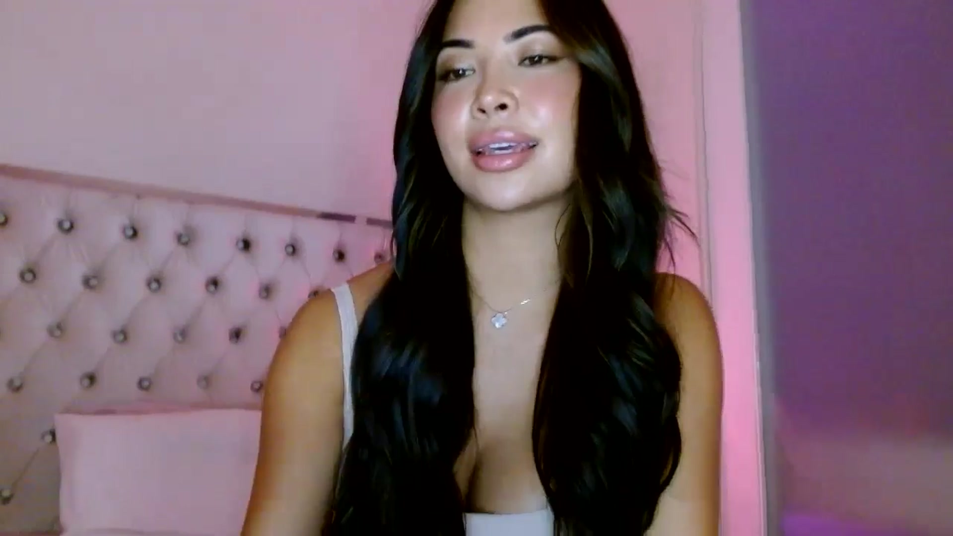 Gallery image thumbnail from Juliana's myfreecams stream on, 09/23/2025, 04:18 image 6 of 20