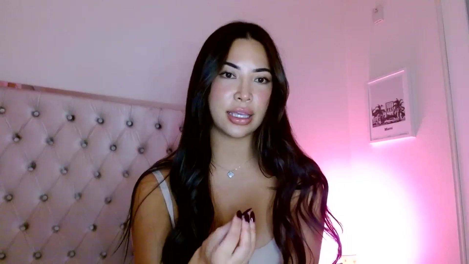 Gallery image thumbnail from Juliana's myfreecams stream on, 09/23/2025, 04:18 image 15 of 20